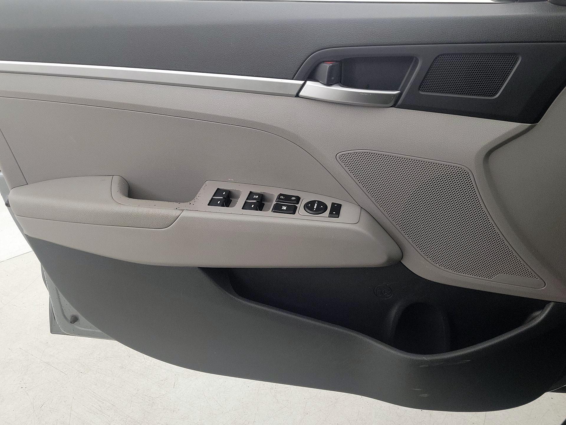 Thumbnail: 2019 Hyundai Elantra - 12