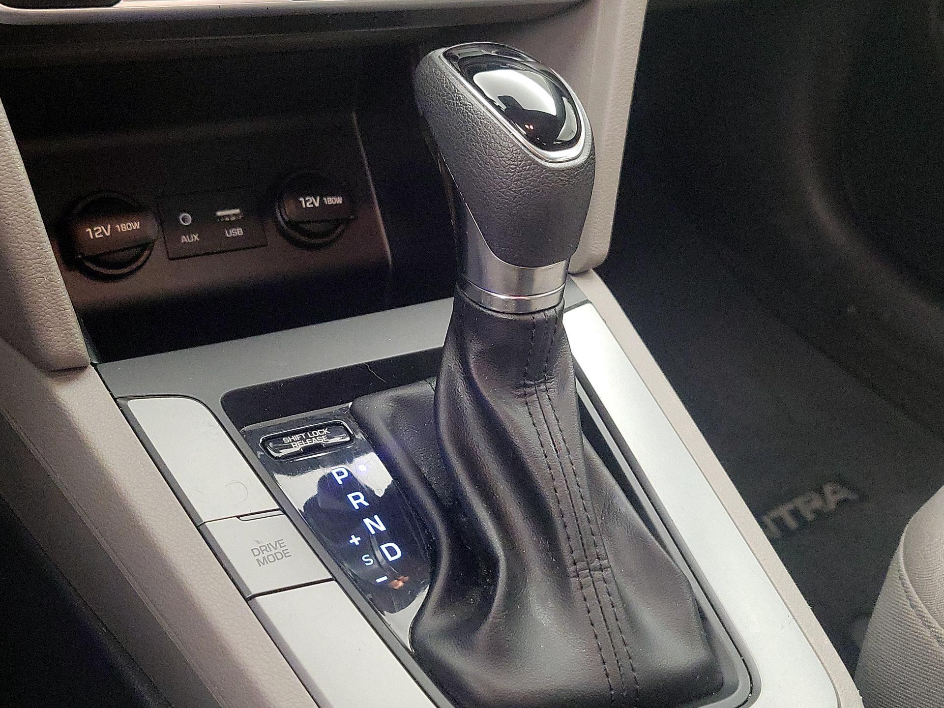 Thumbnail: 2019 Hyundai Elantra - 17