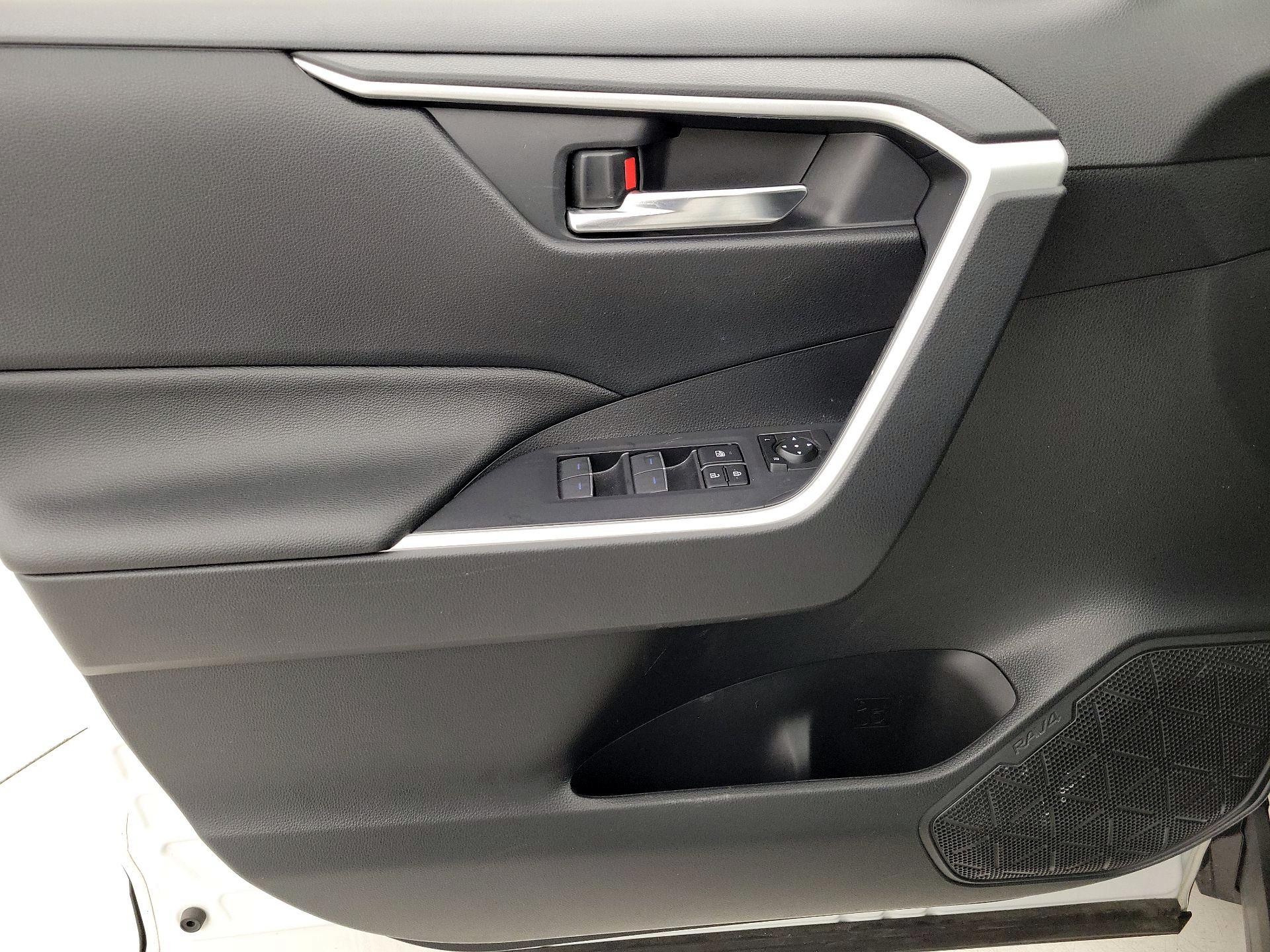 Thumbnail: 2022 Toyota RAV4 - 12