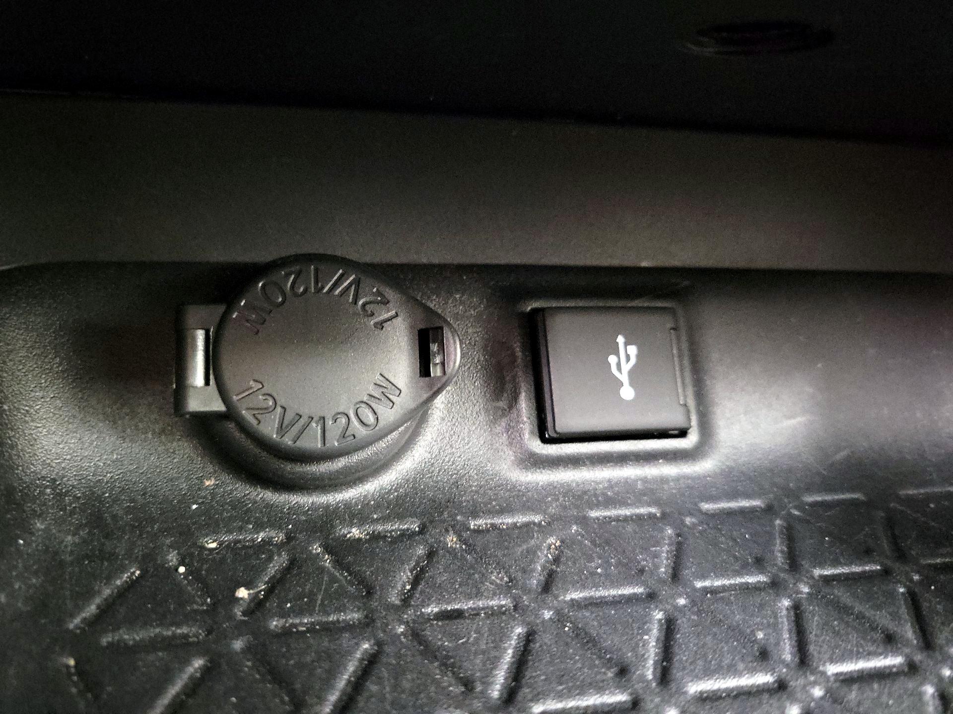 Thumbnail: 2022 Toyota RAV4 - 18