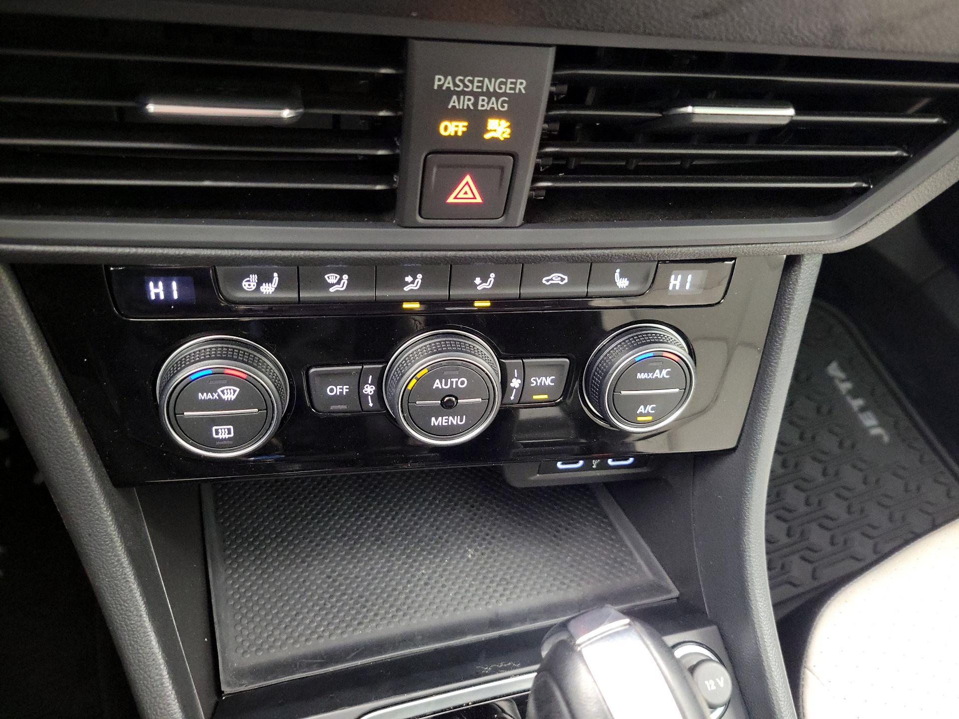 Thumbnail: 2020 Volkswagen Jetta - 16