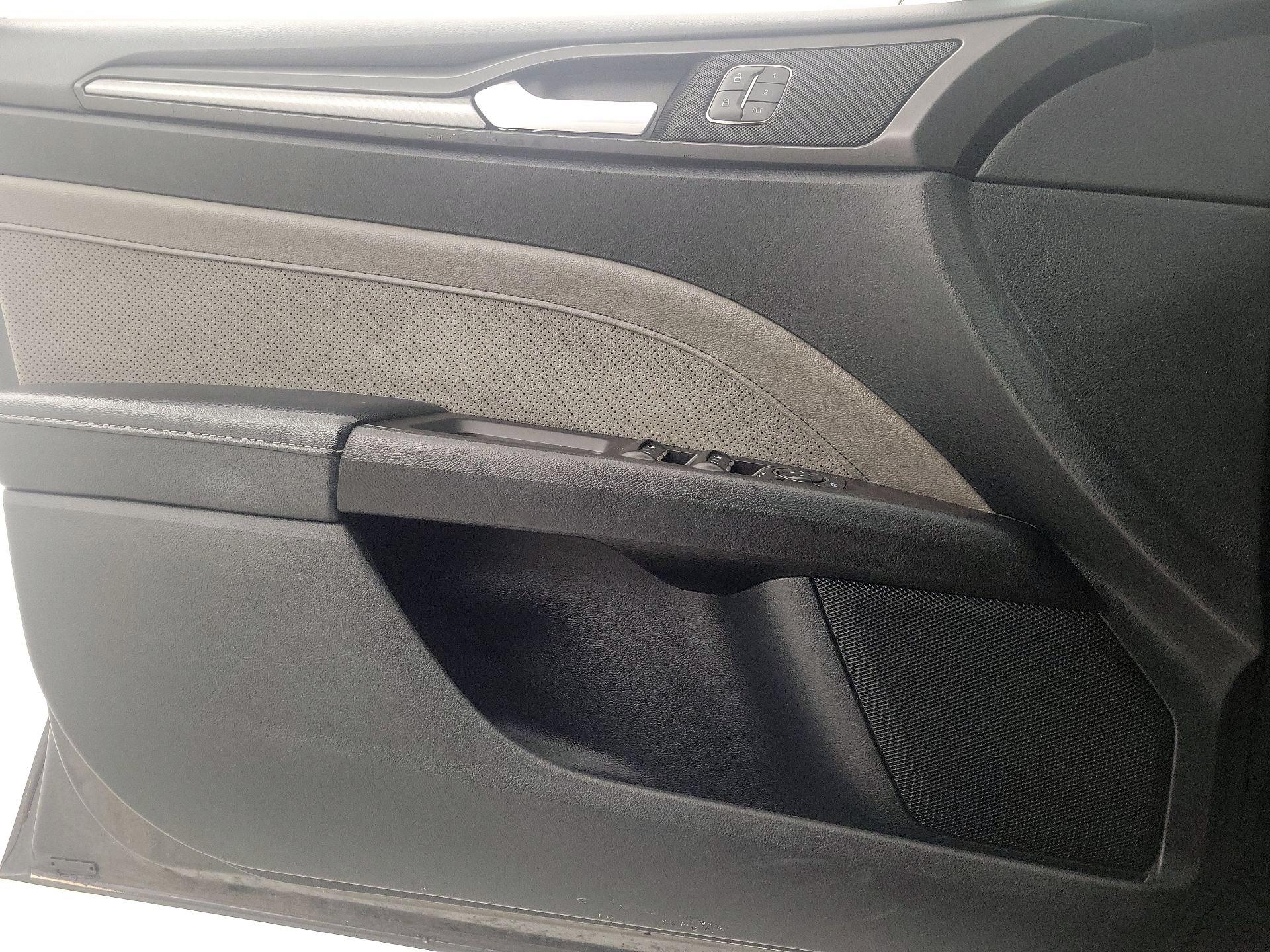 Thumbnail: 2017 Ford Fusion - 12