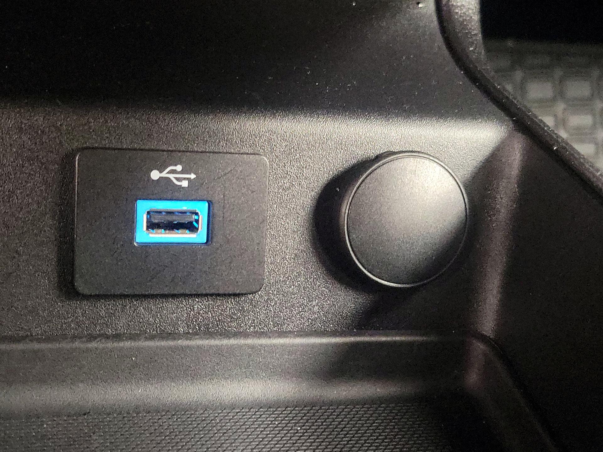 Thumbnail: 2017 Ford Fusion - 18