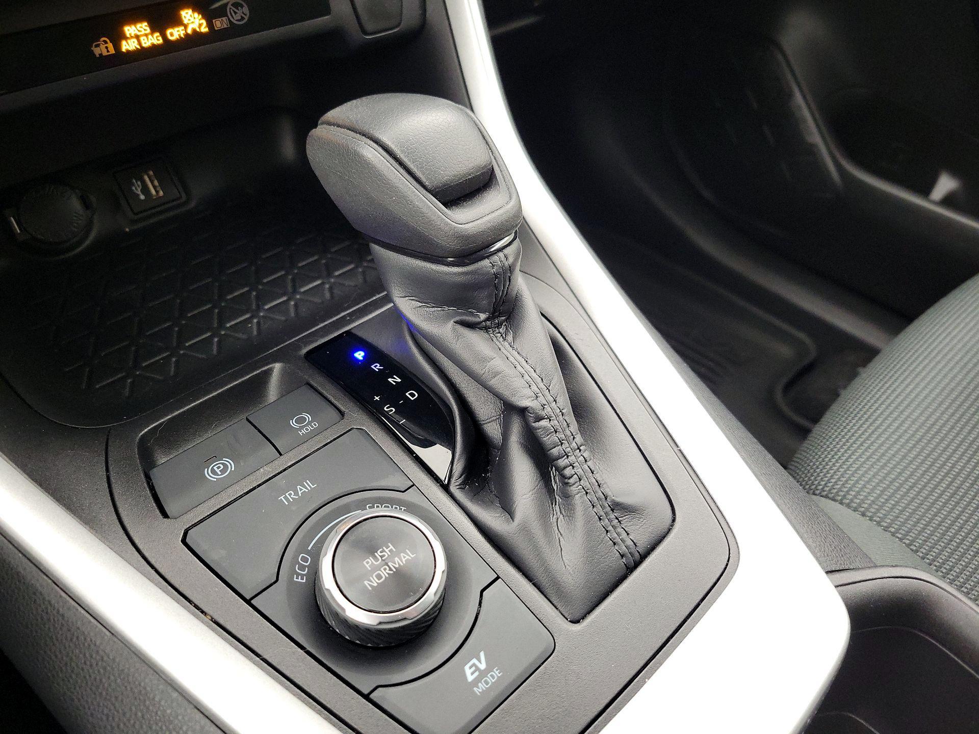 Thumbnail: 2024 Toyota RAV4 - 17