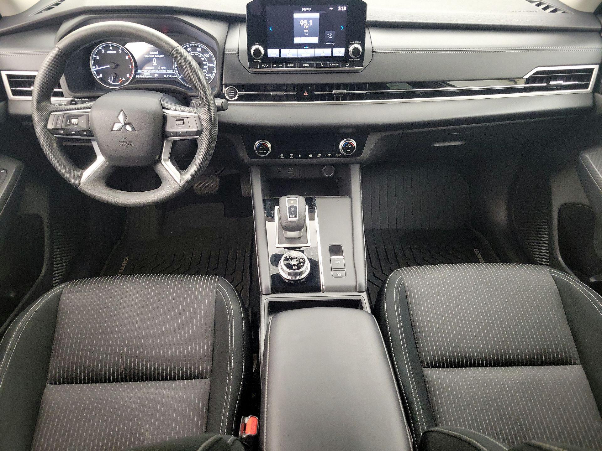 Thumbnail: 2022 Mitsubishi Outlander - 9