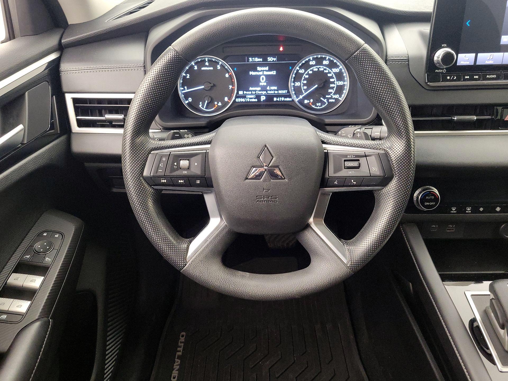 Thumbnail: 2022 Mitsubishi Outlander - 10