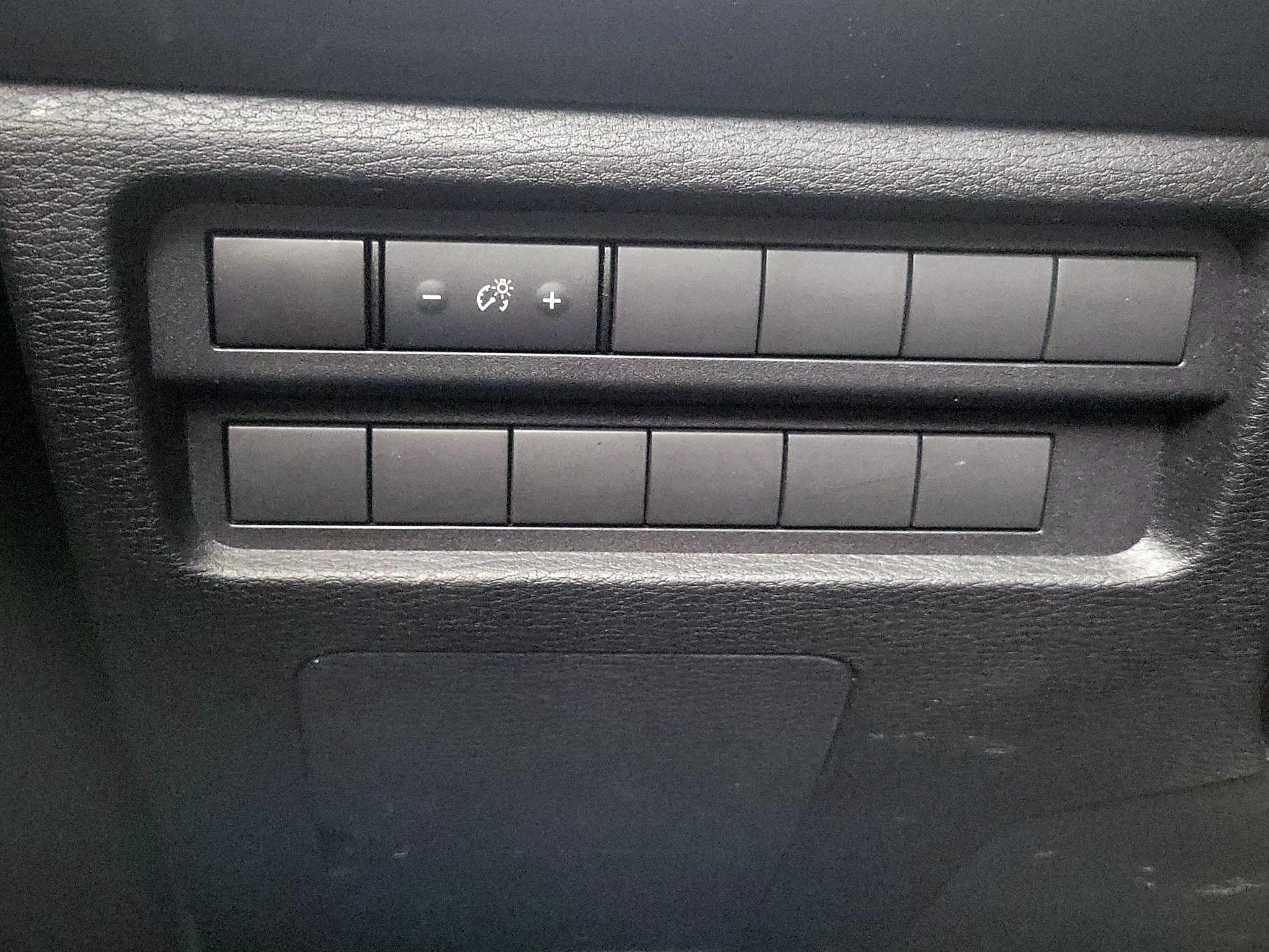 Thumbnail: 2022 Mitsubishi Outlander - 13