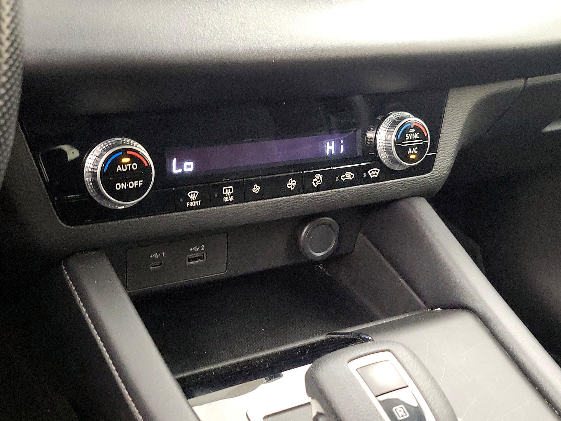 Thumbnail: 2022 Mitsubishi Outlander - 16