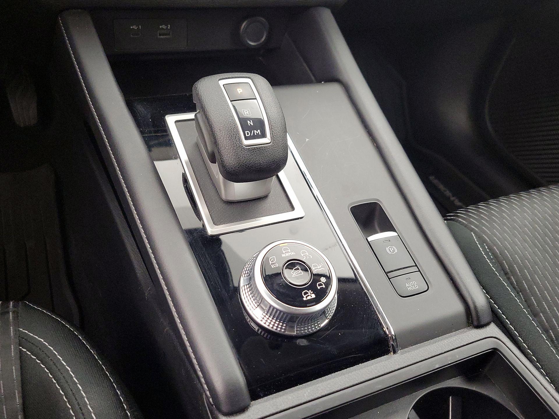 Thumbnail: 2022 Mitsubishi Outlander - 17