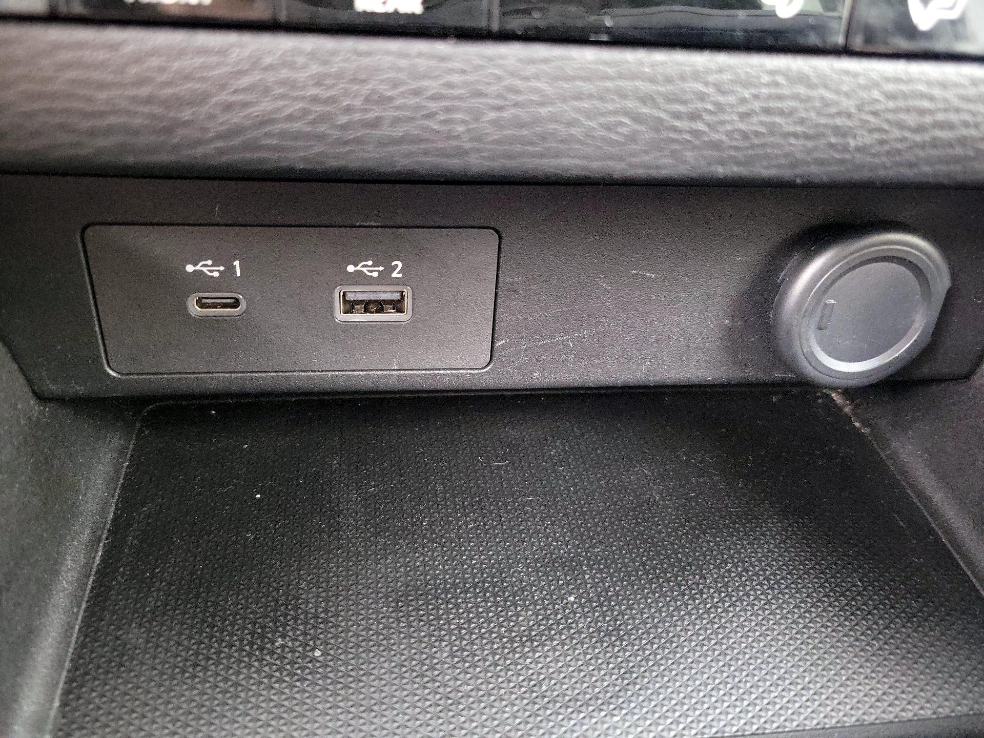 Thumbnail: 2022 Mitsubishi Outlander - 18