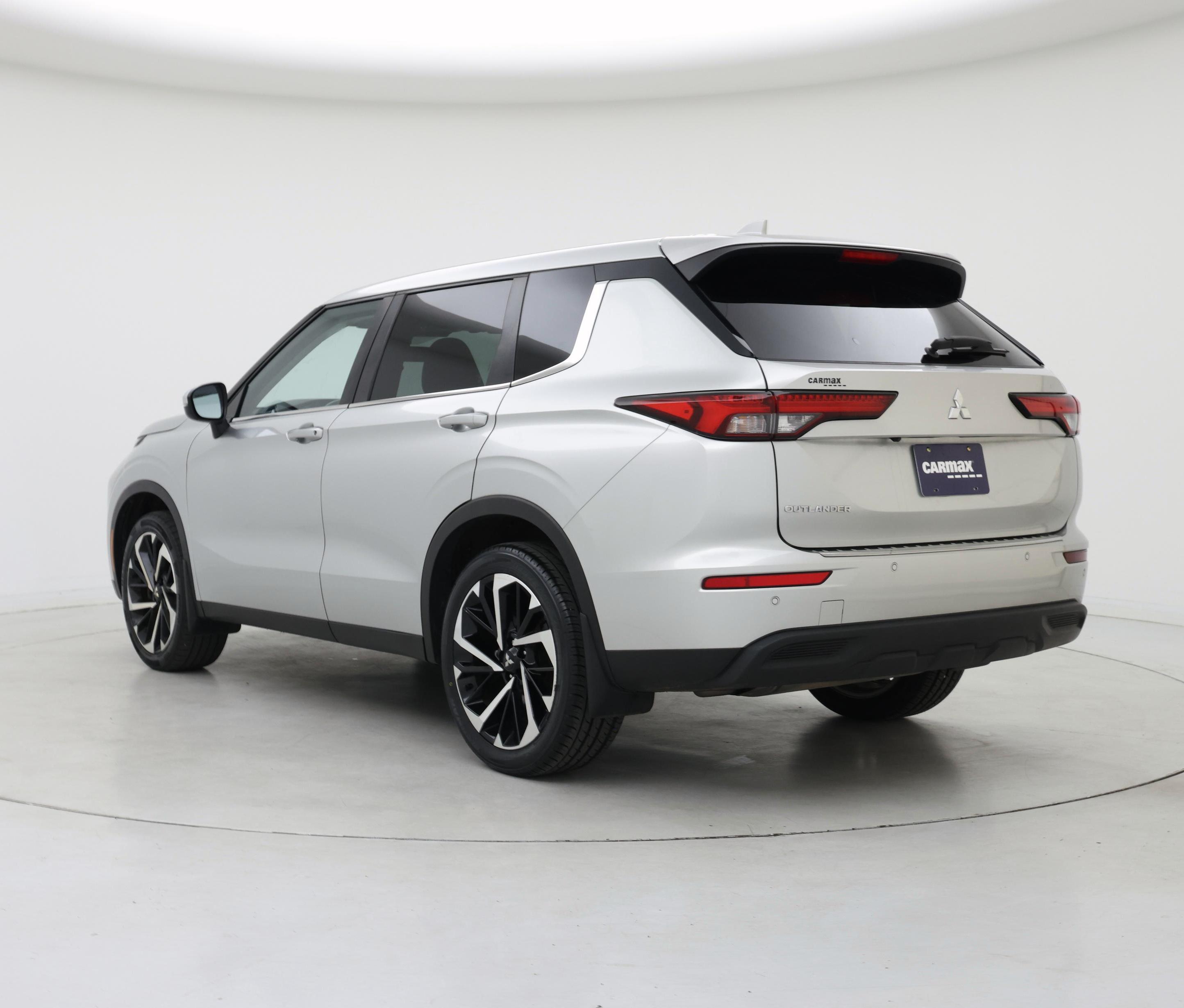 Thumbnail: 2022 Mitsubishi Outlander - 2