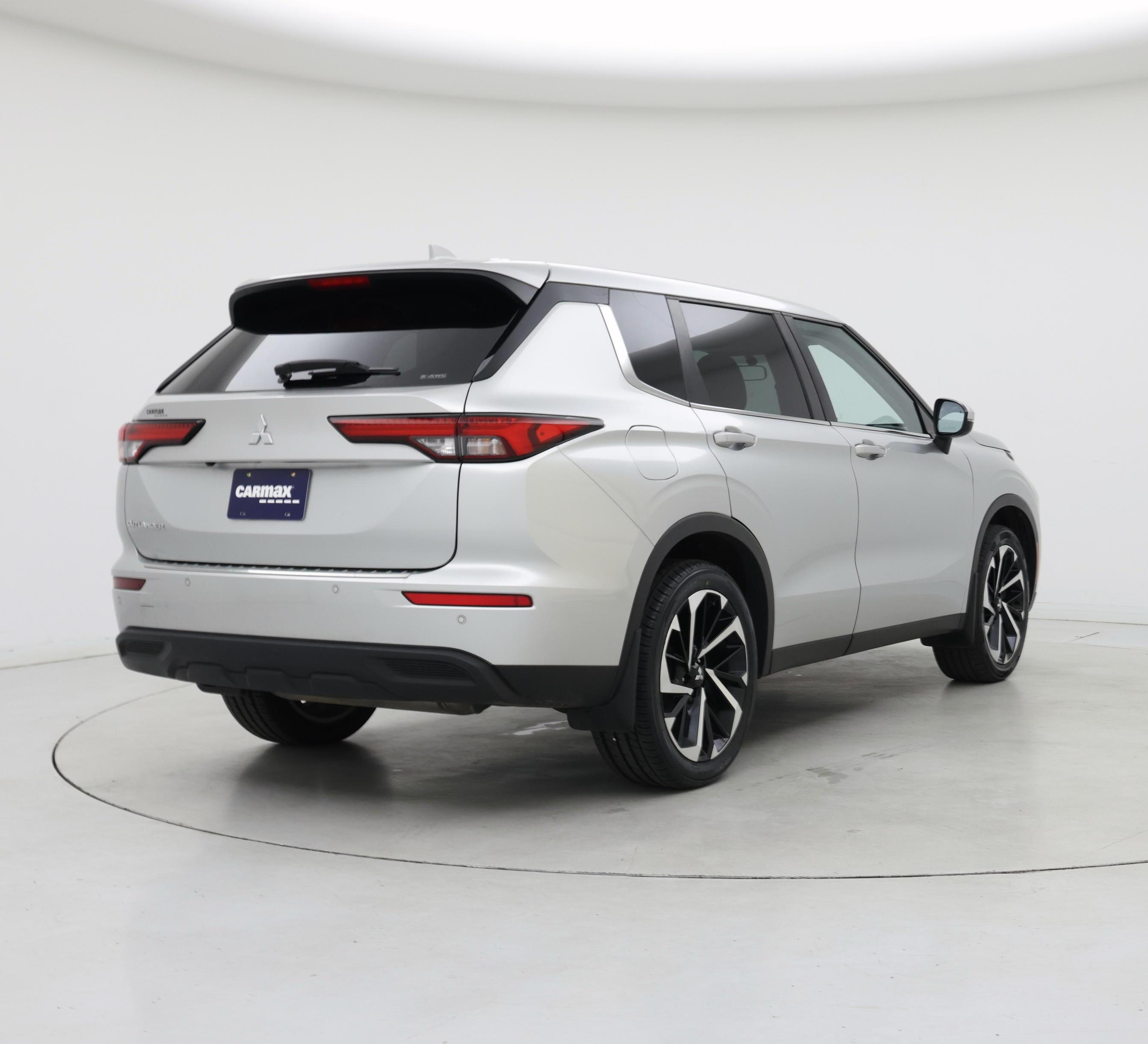 Thumbnail: 2022 Mitsubishi Outlander - 8