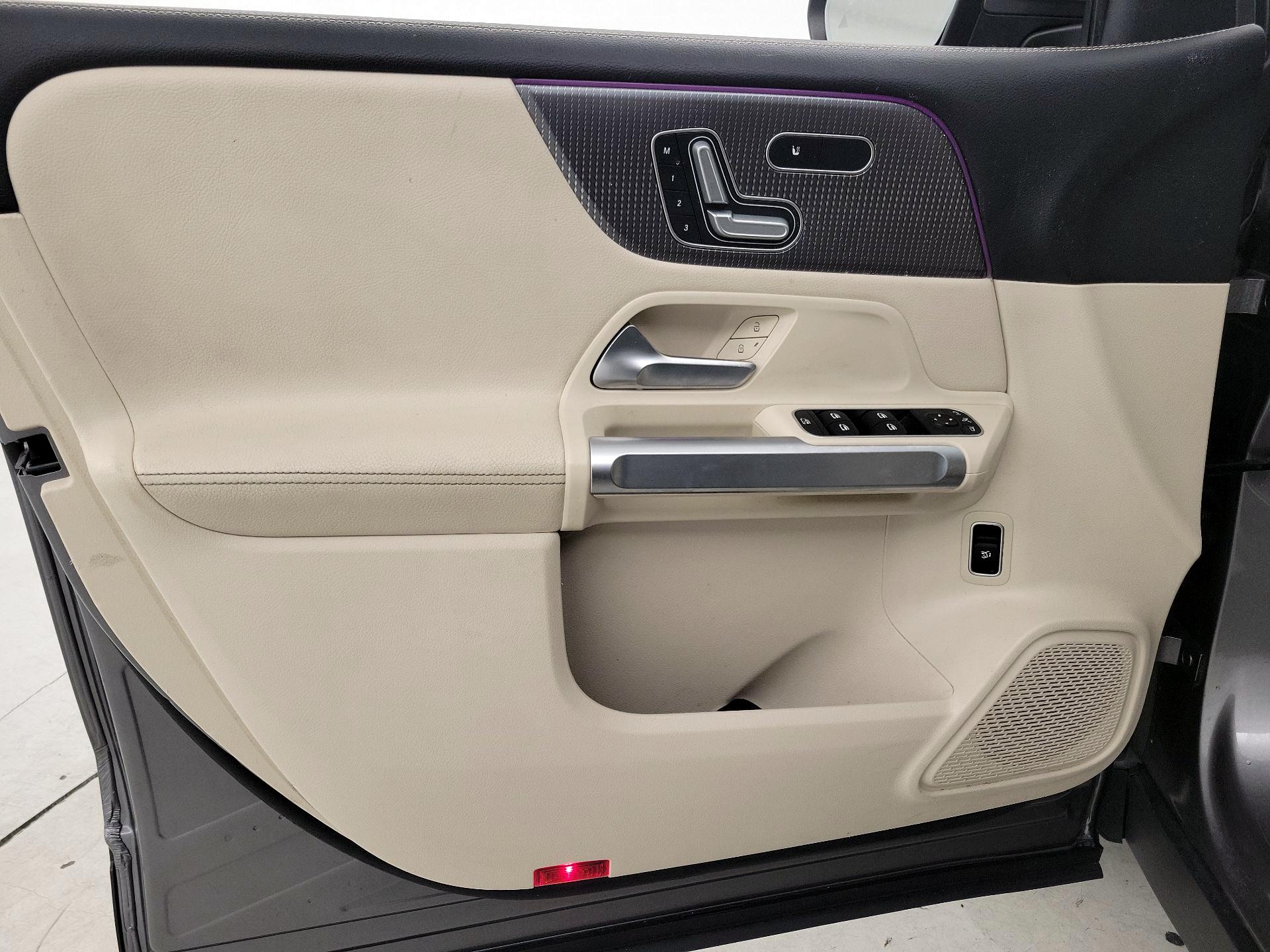 Thumbnail: 2021 Mercedes-Benz GLB - 12