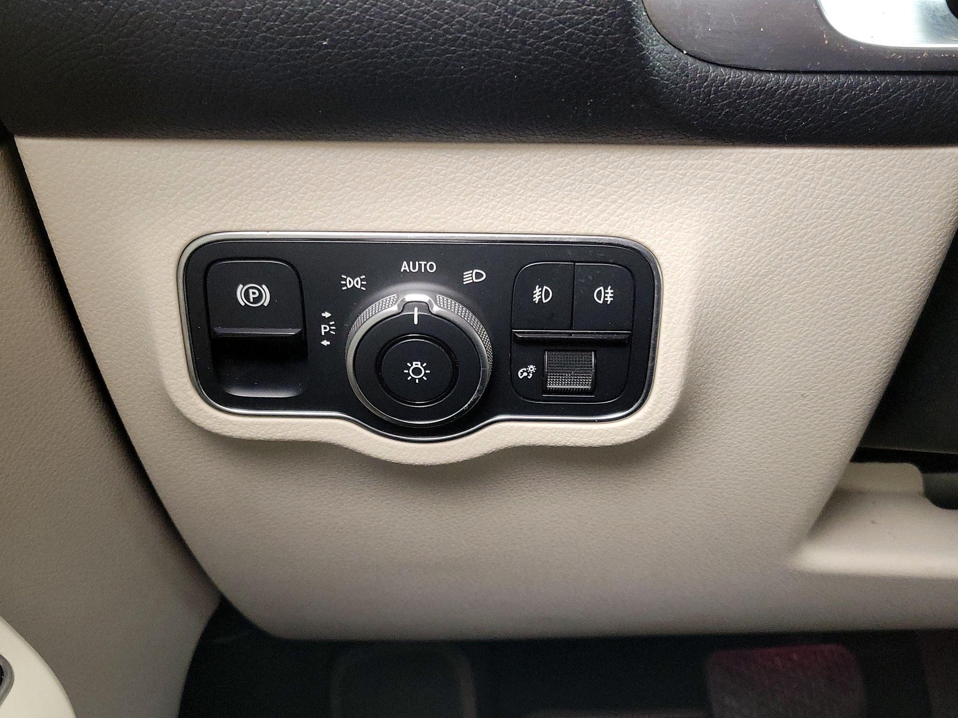 Thumbnail: 2021 Mercedes-Benz GLB - 13