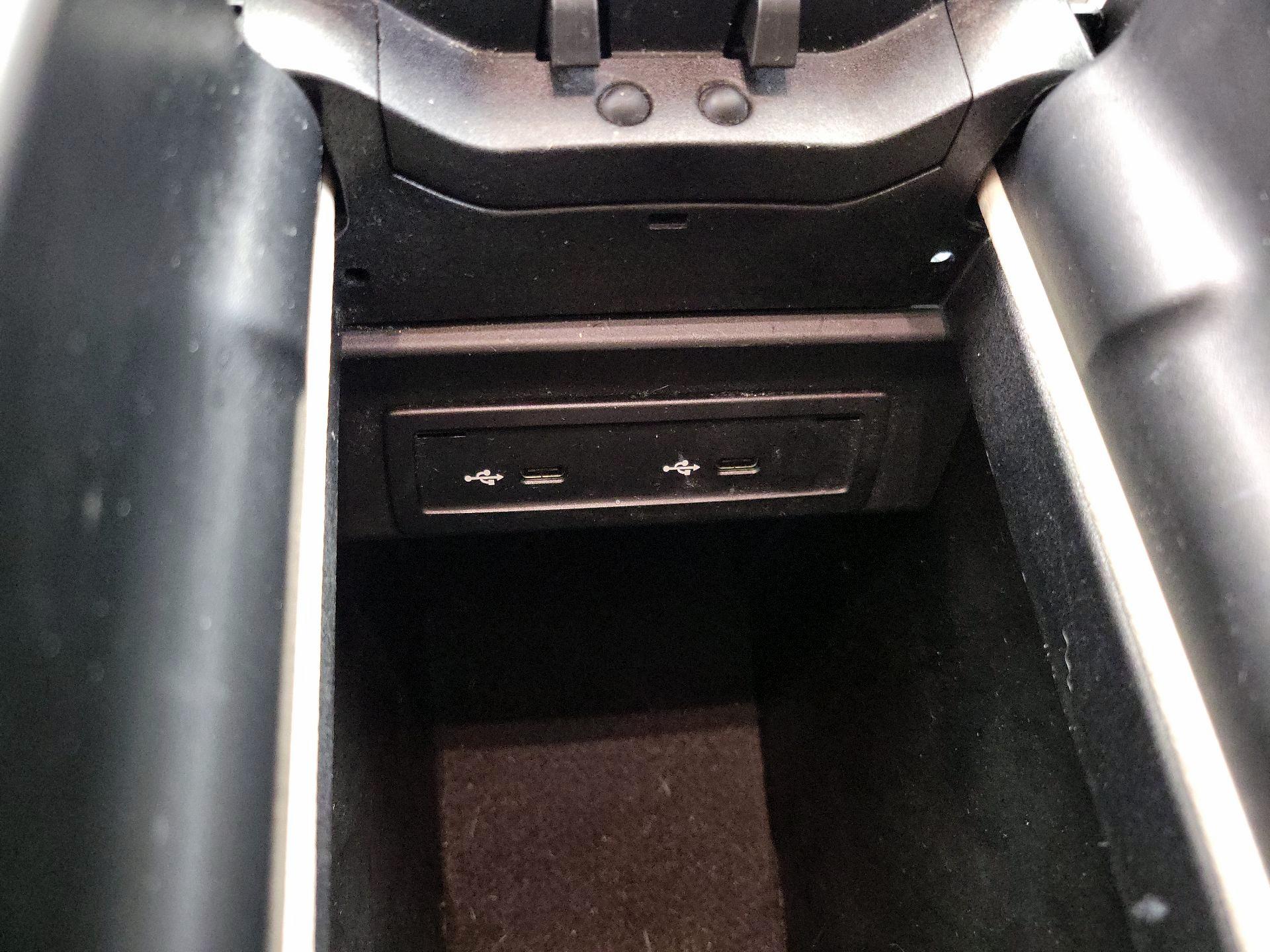 Thumbnail: 2021 Mercedes-Benz GLB - 18