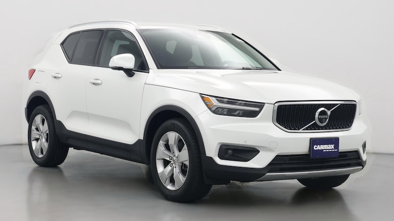 2022 Volvo XC40 T4 Momentum Hero Image