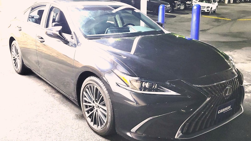 2022 Lexus ES 350 Hero Image