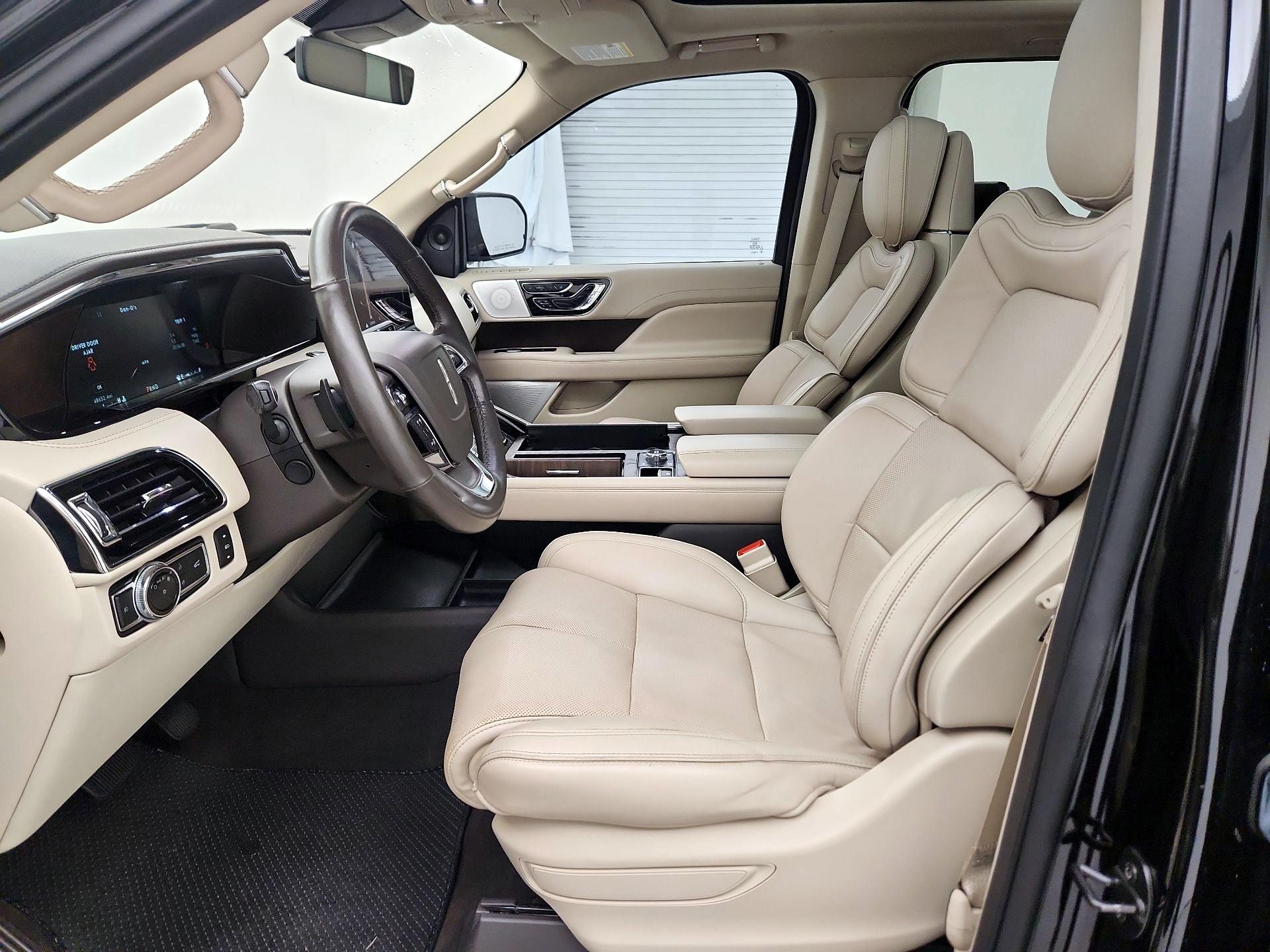 Thumbnail: 2019 Lincoln Navigator L - 11