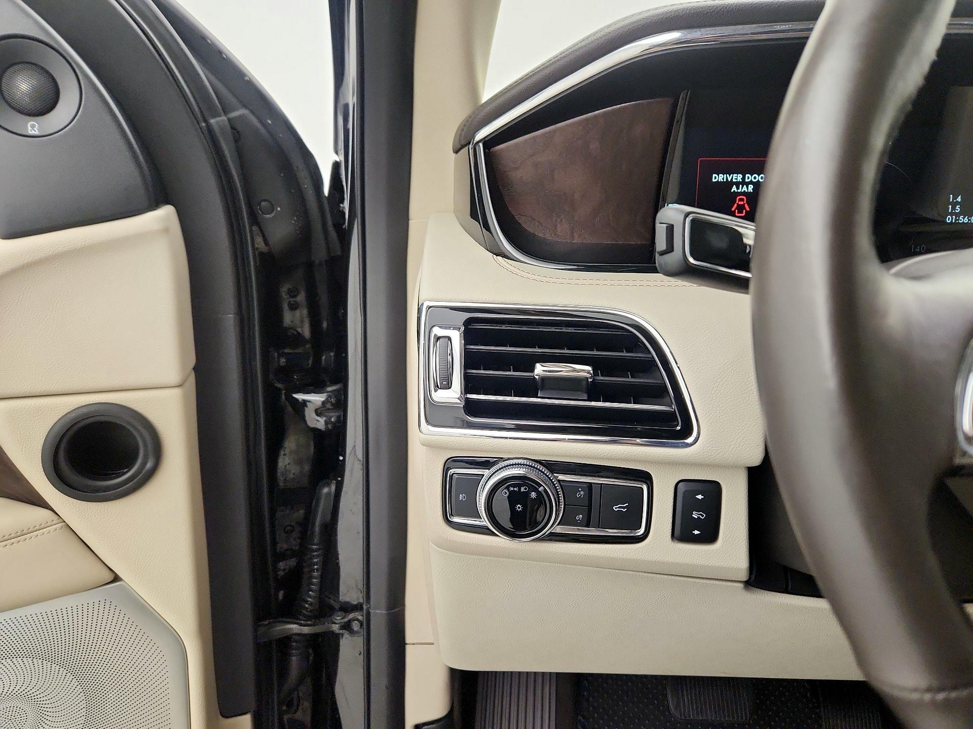 Thumbnail: 2019 Lincoln Navigator L - 13