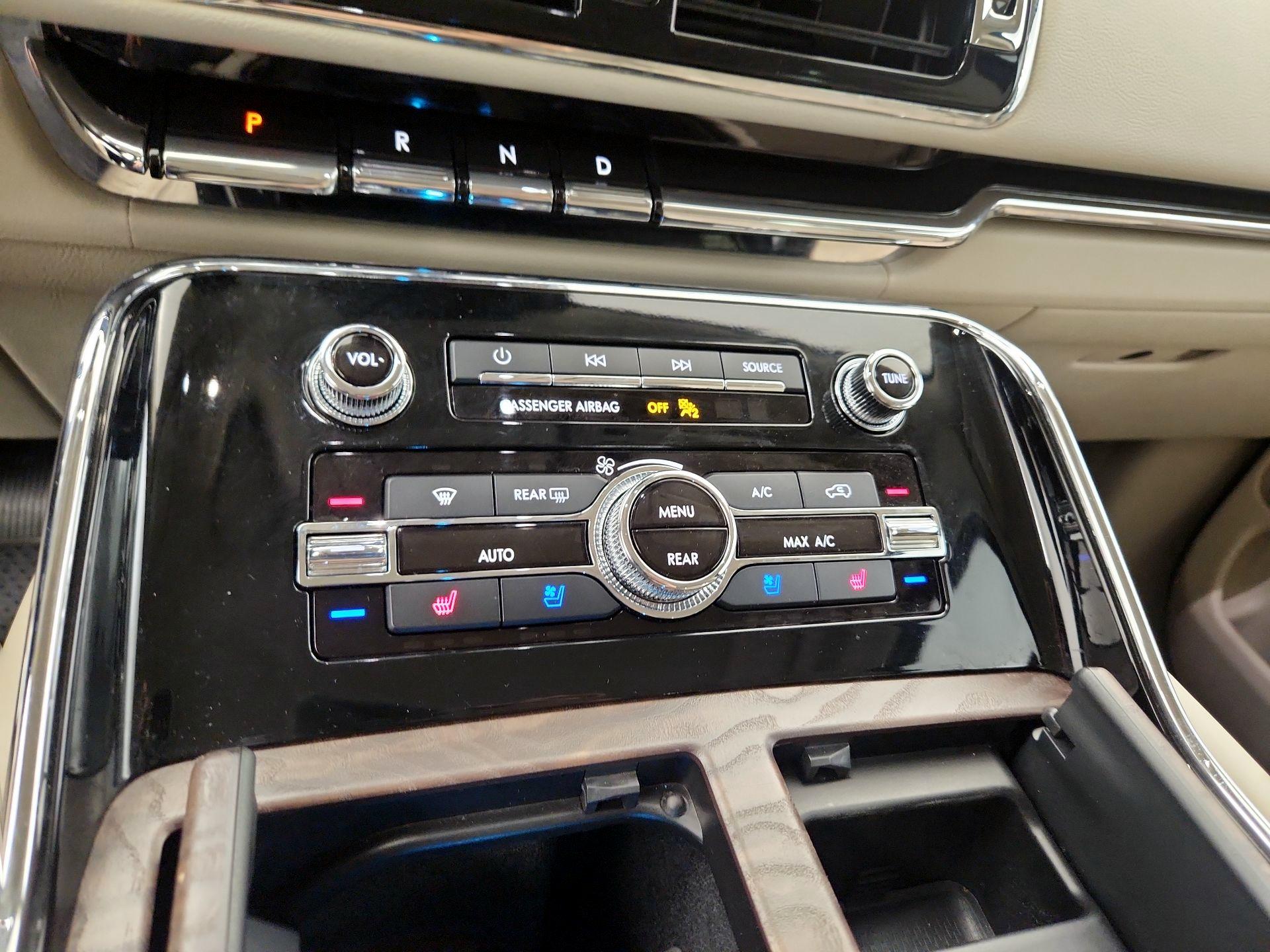 Thumbnail: 2019 Lincoln Navigator L - 17