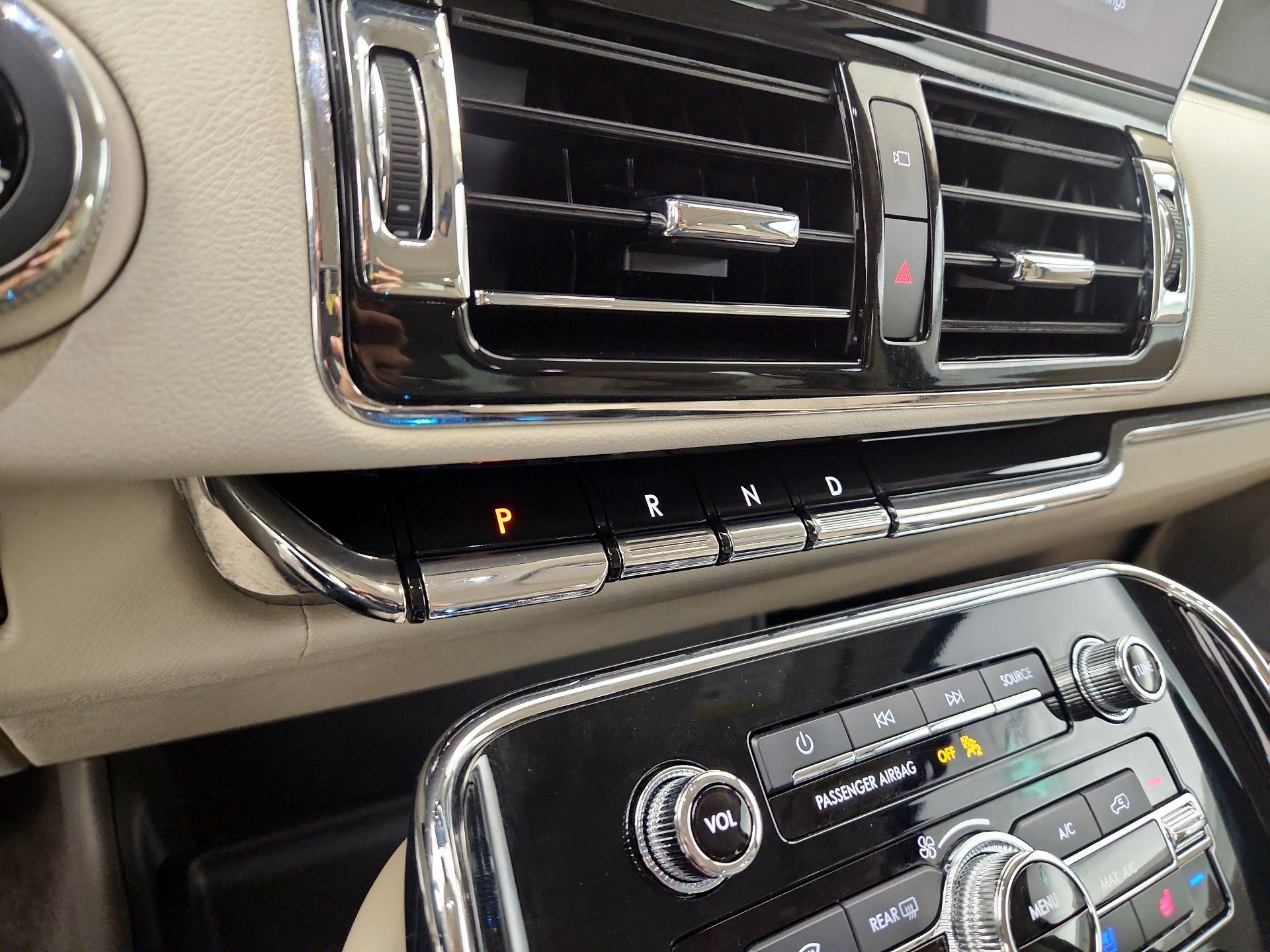 Thumbnail: 2019 Lincoln Navigator L - 18