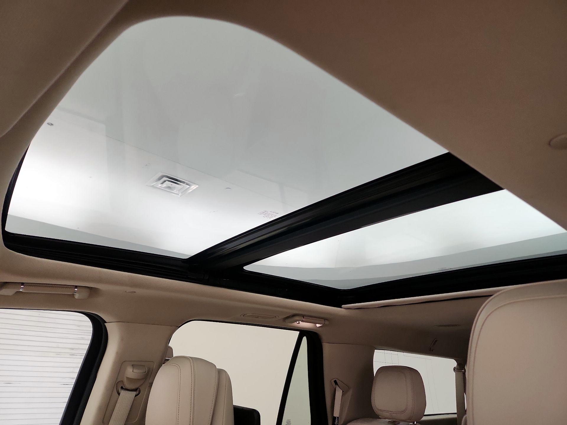 Thumbnail: 2019 Lincoln Navigator L - 20