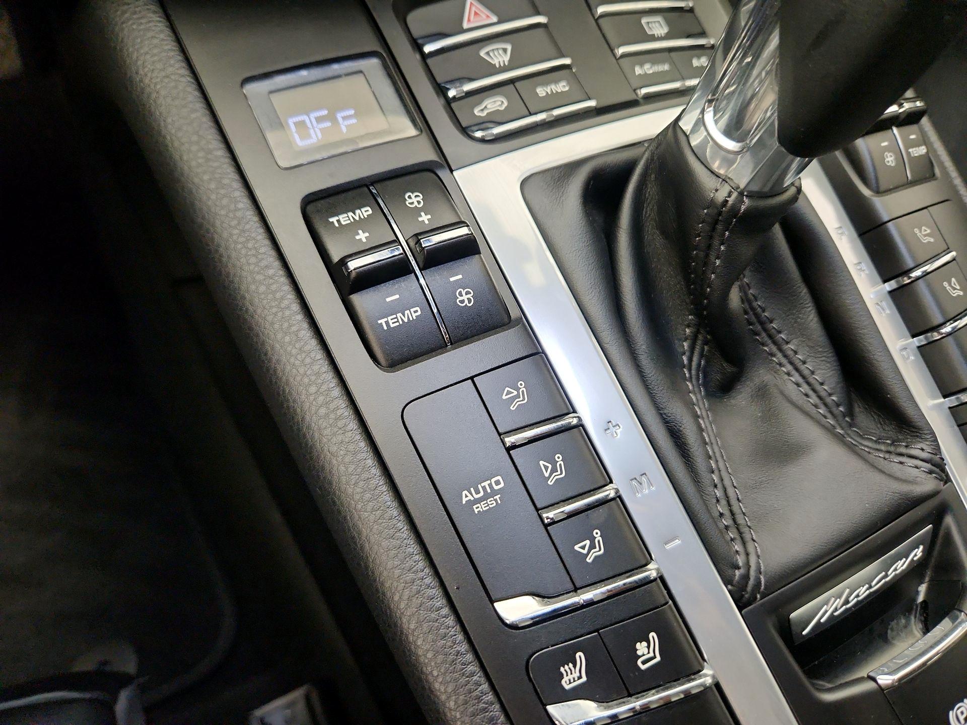 Thumbnail: 2020 Porsche Macan - 15