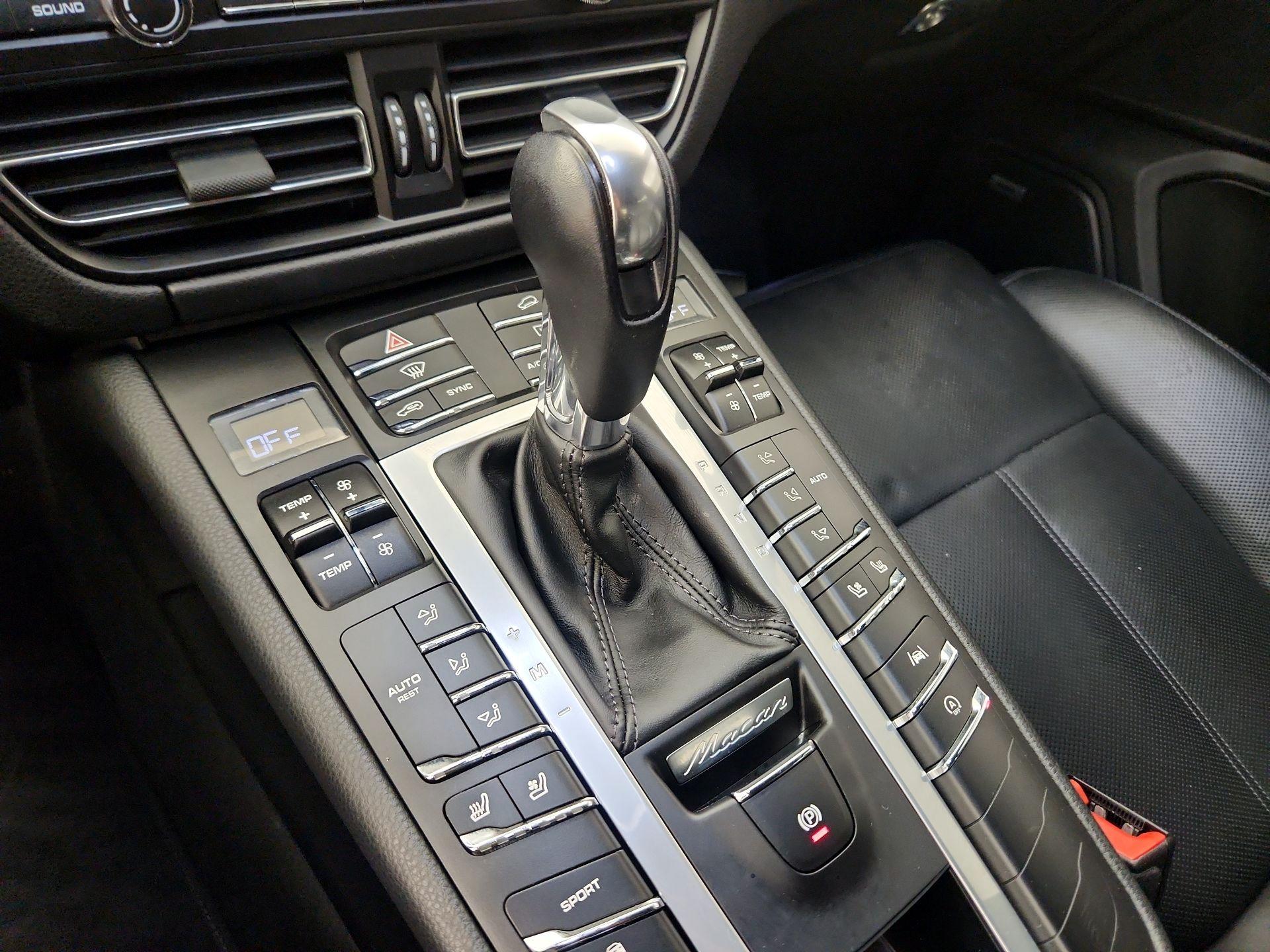 Thumbnail: 2020 Porsche Macan - 16