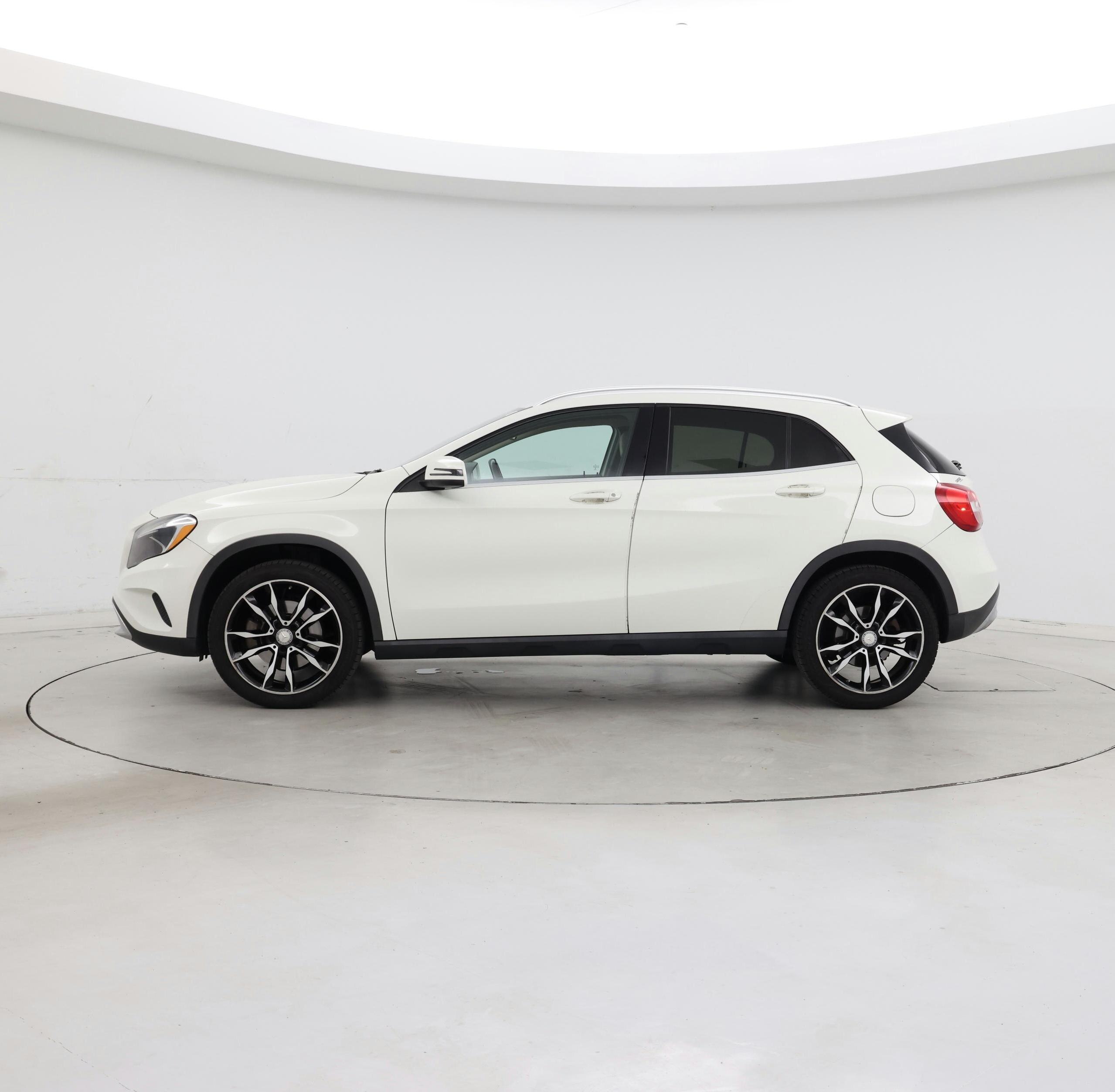 Thumbnail: 2017 Mercedes-Benz GLA - 3