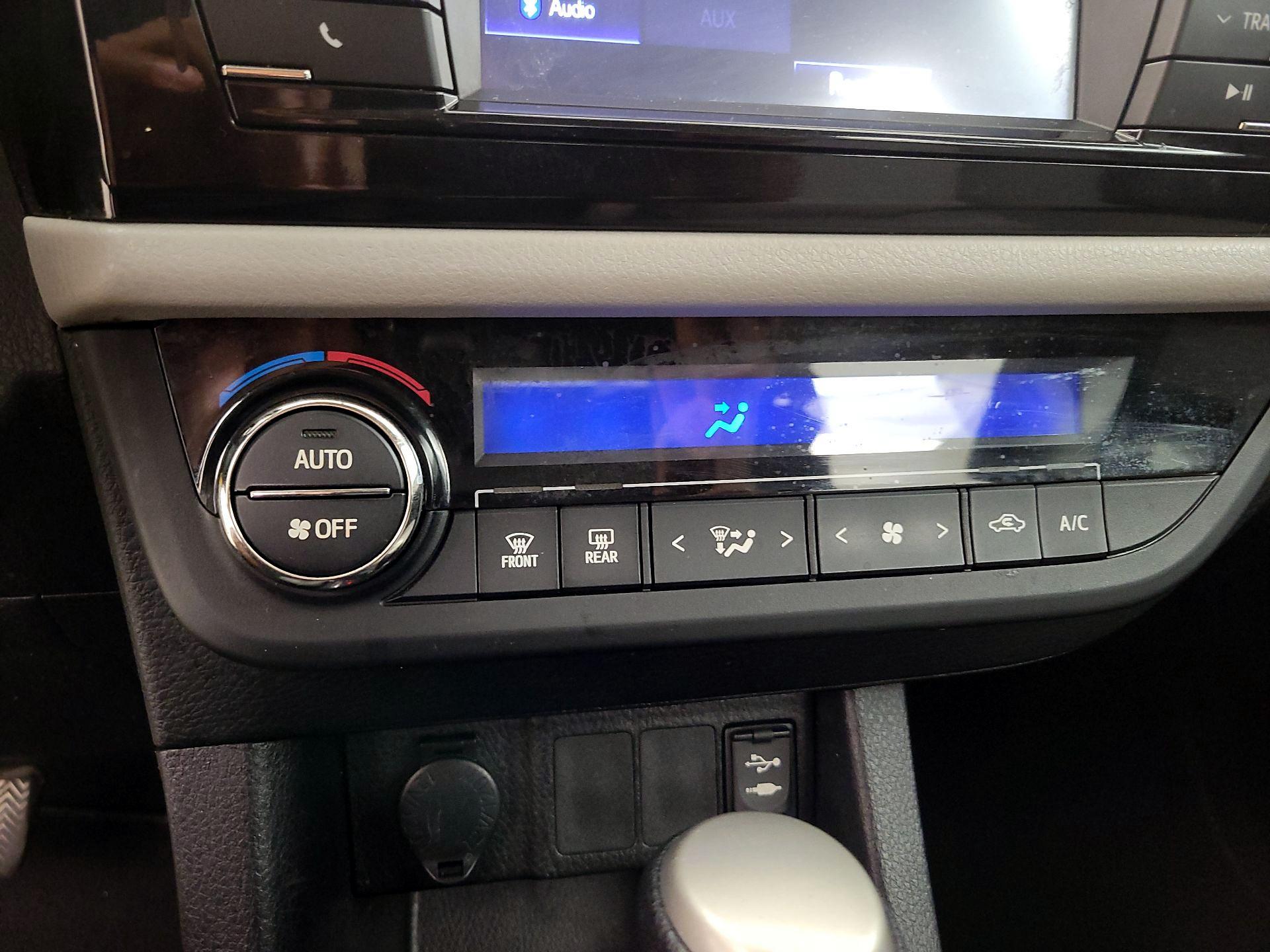 Thumbnail: 2015 Toyota Corolla - 16