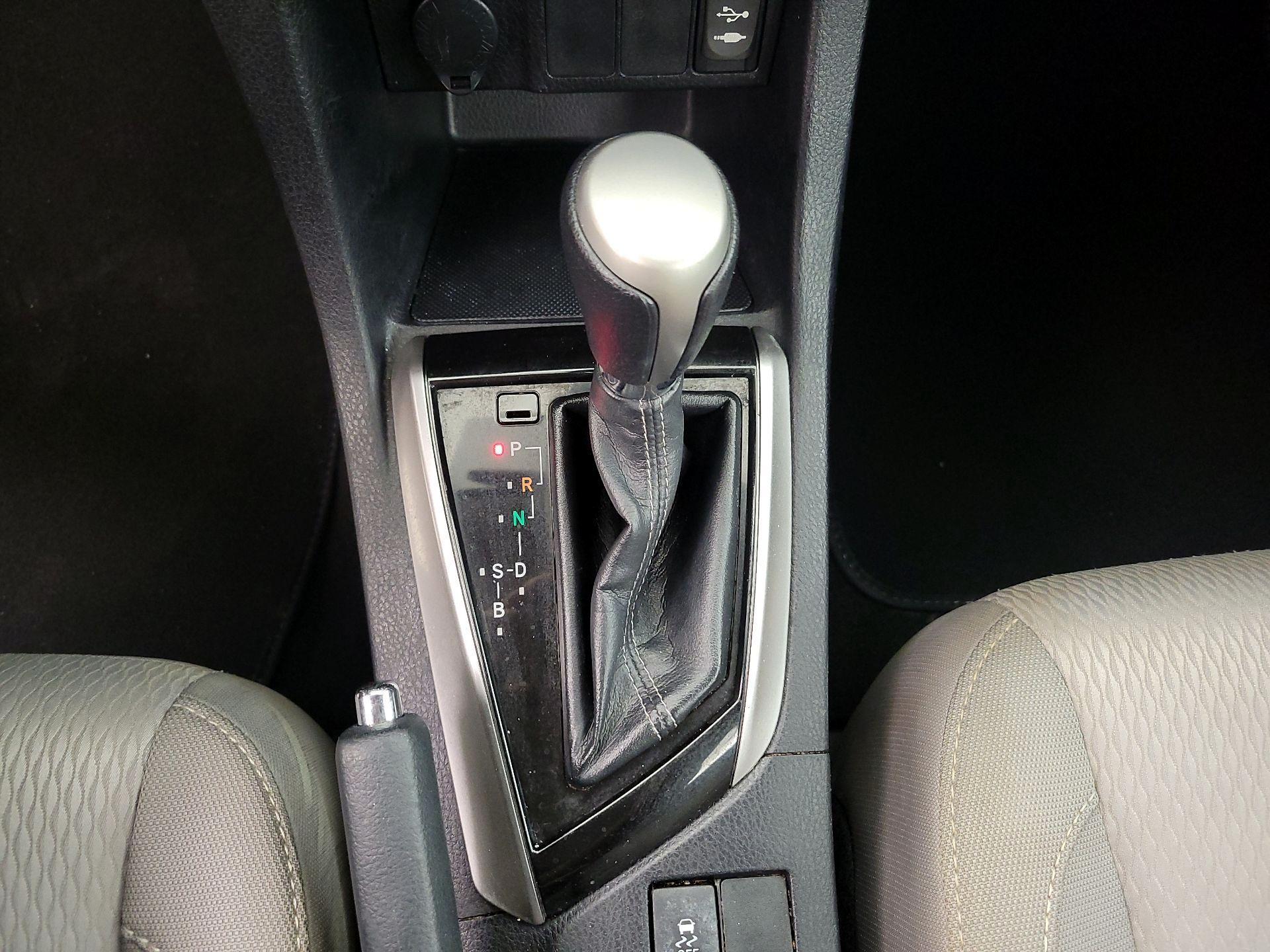 Thumbnail: 2015 Toyota Corolla - 17