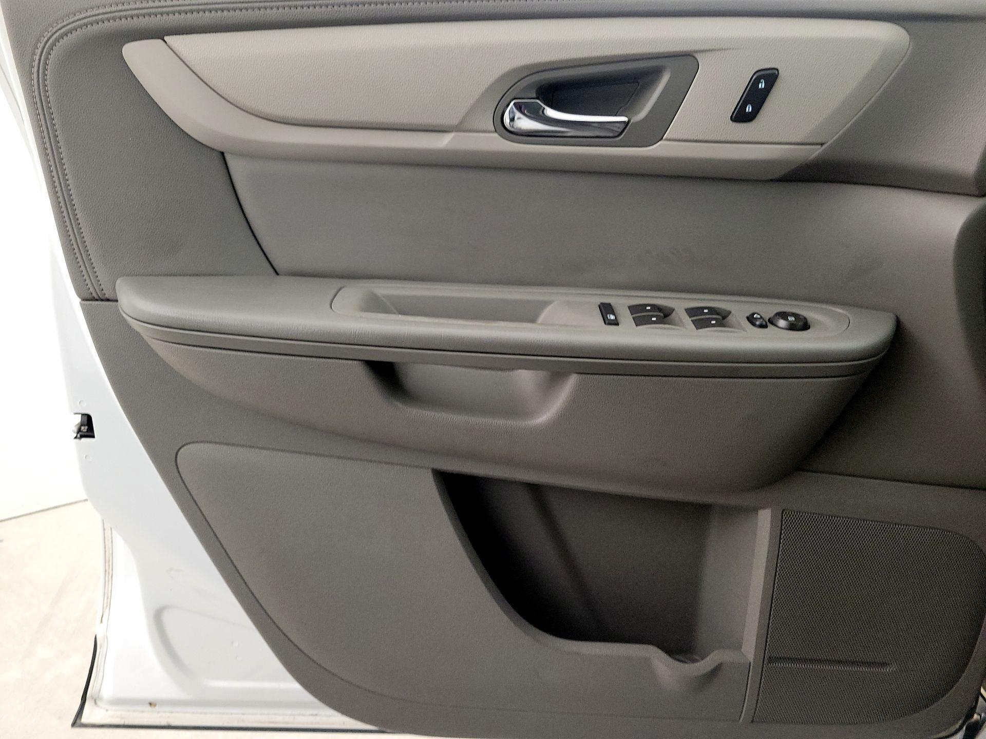 Thumbnail: 2017 Chevrolet Traverse - 12