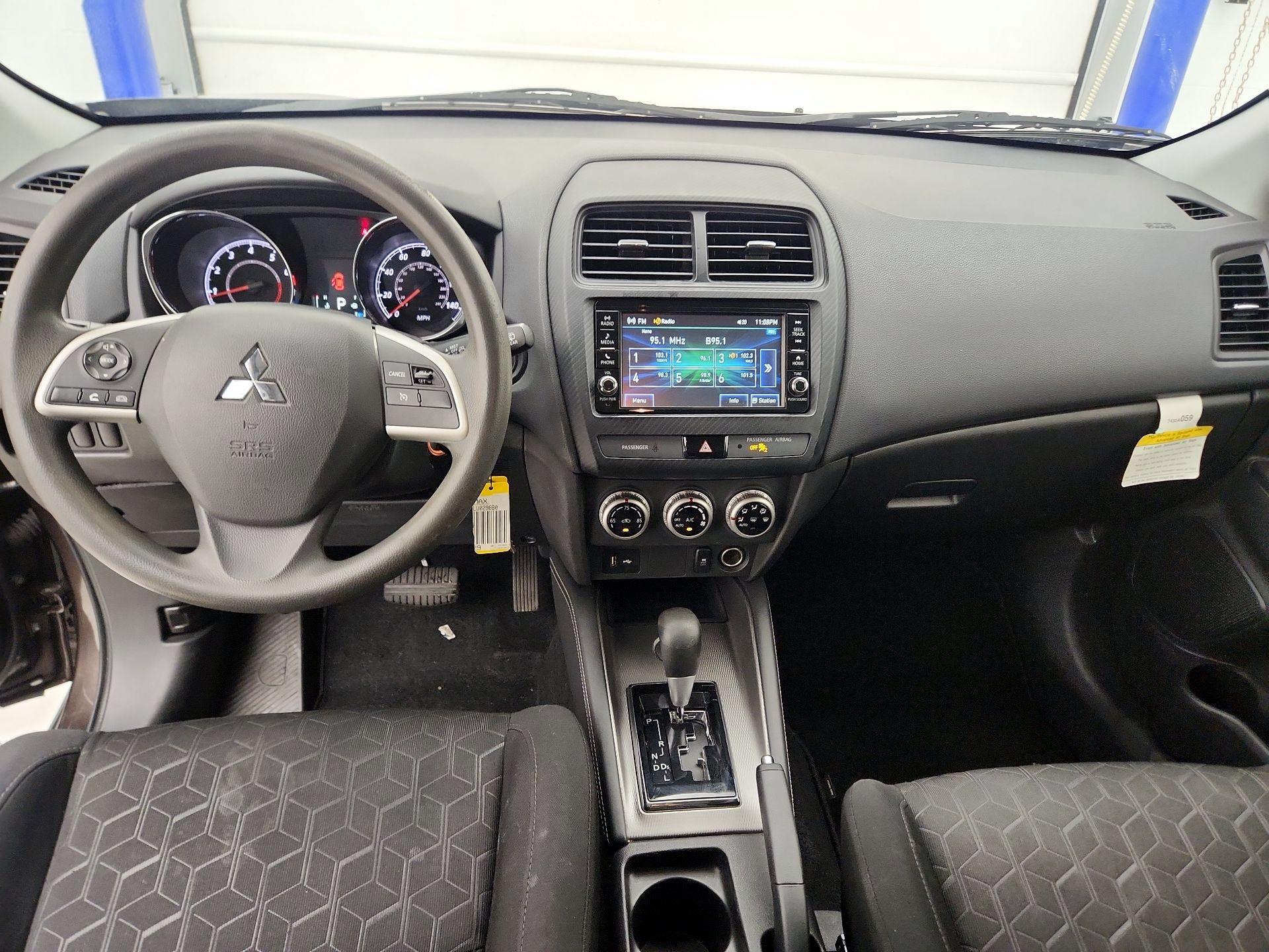 Thumbnail: 2020 Mitsubishi Outlander Sport - 9