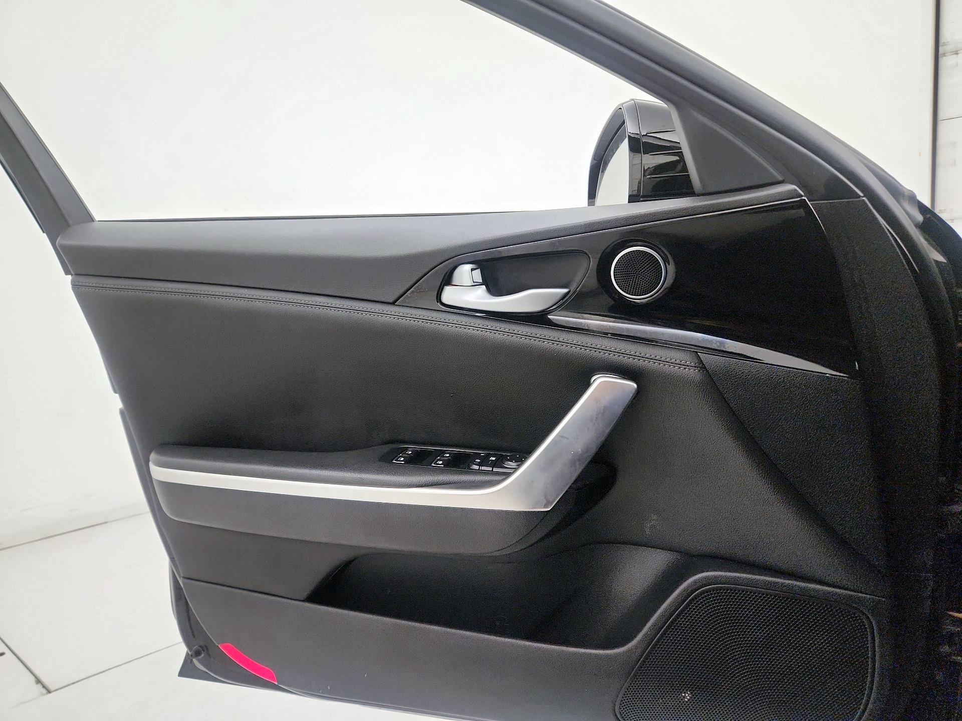 Thumbnail: 2019 Kia Stinger - 12
