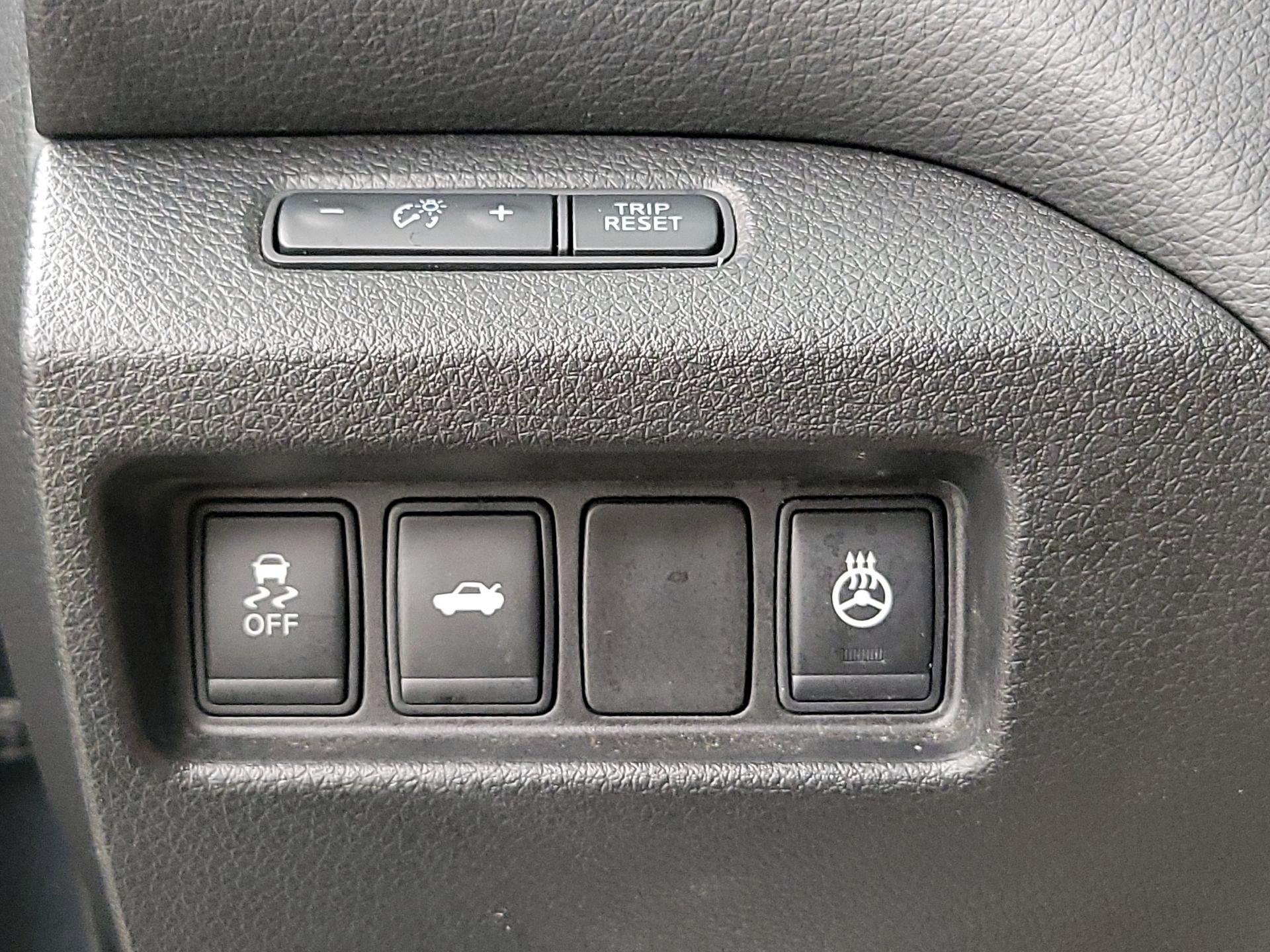Thumbnail: 2014 Nissan Altima - 13