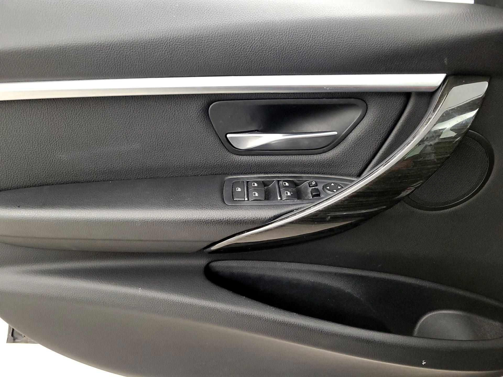 Thumbnail: 2018 BMW 3 Series - 12