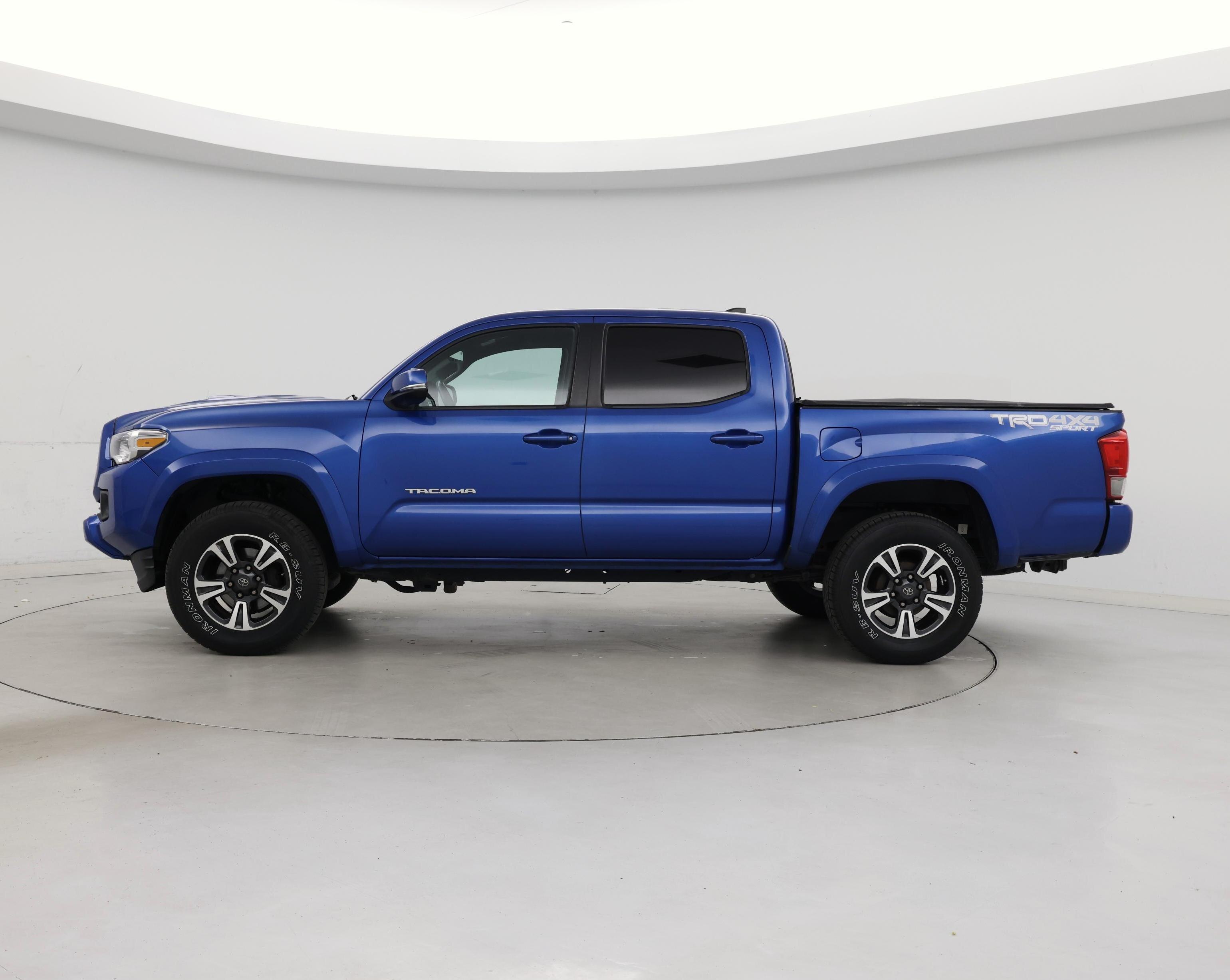 Thumbnail: 2016 Toyota Tacoma - 3