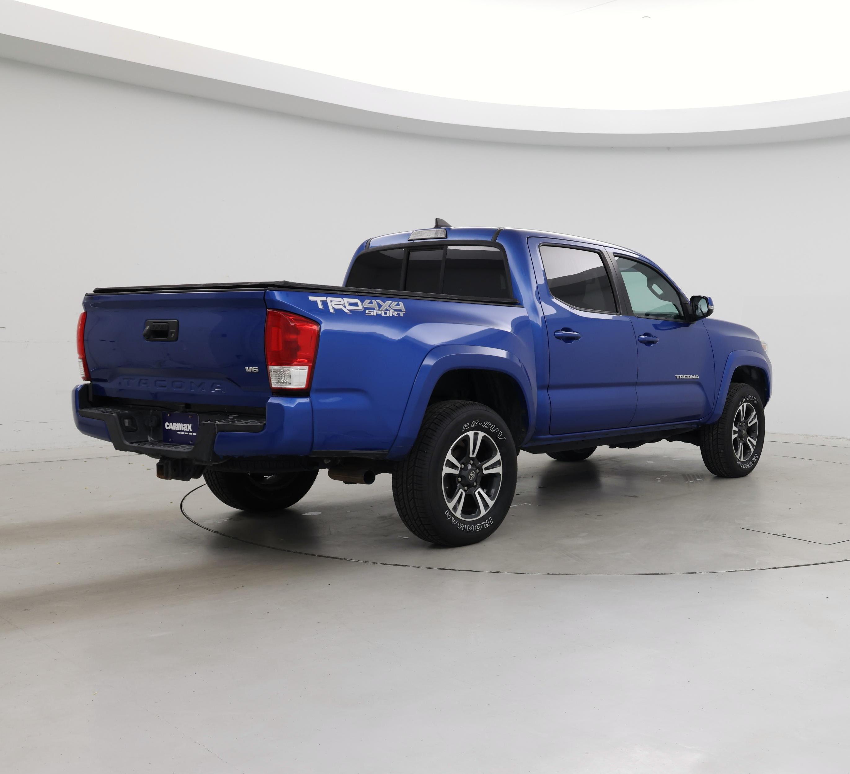Thumbnail: 2016 Toyota Tacoma - 8