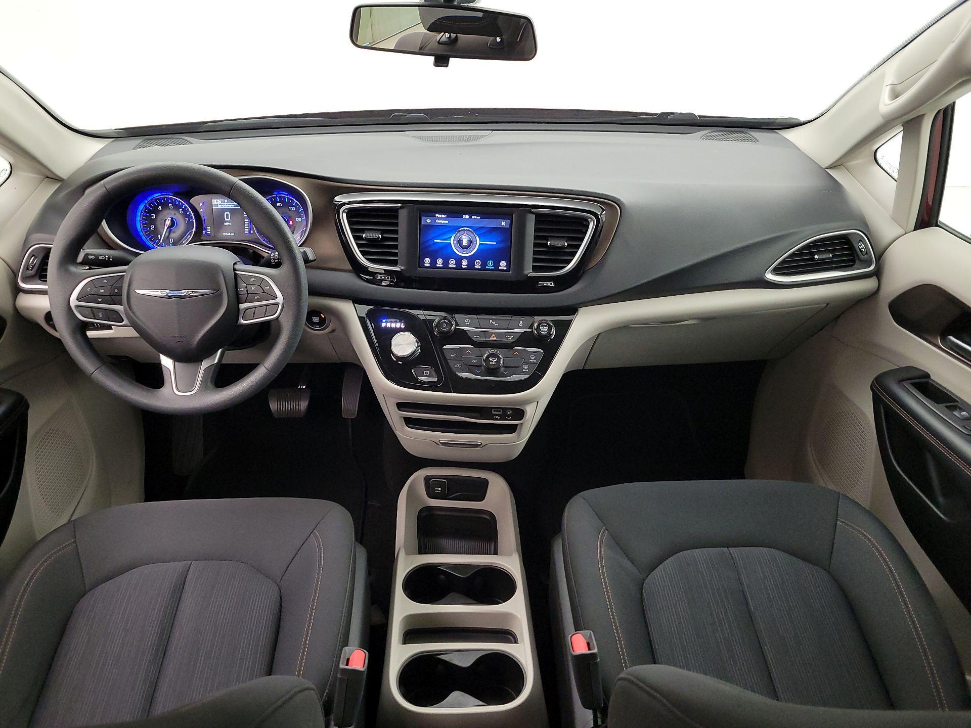 Thumbnail: 2018 Chrysler Pacifica - 9