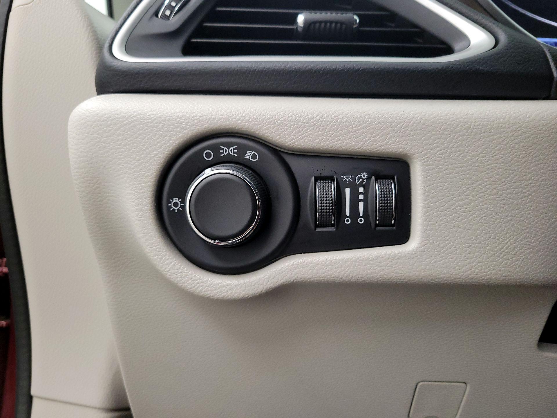 Thumbnail: 2018 Chrysler Pacifica - 13