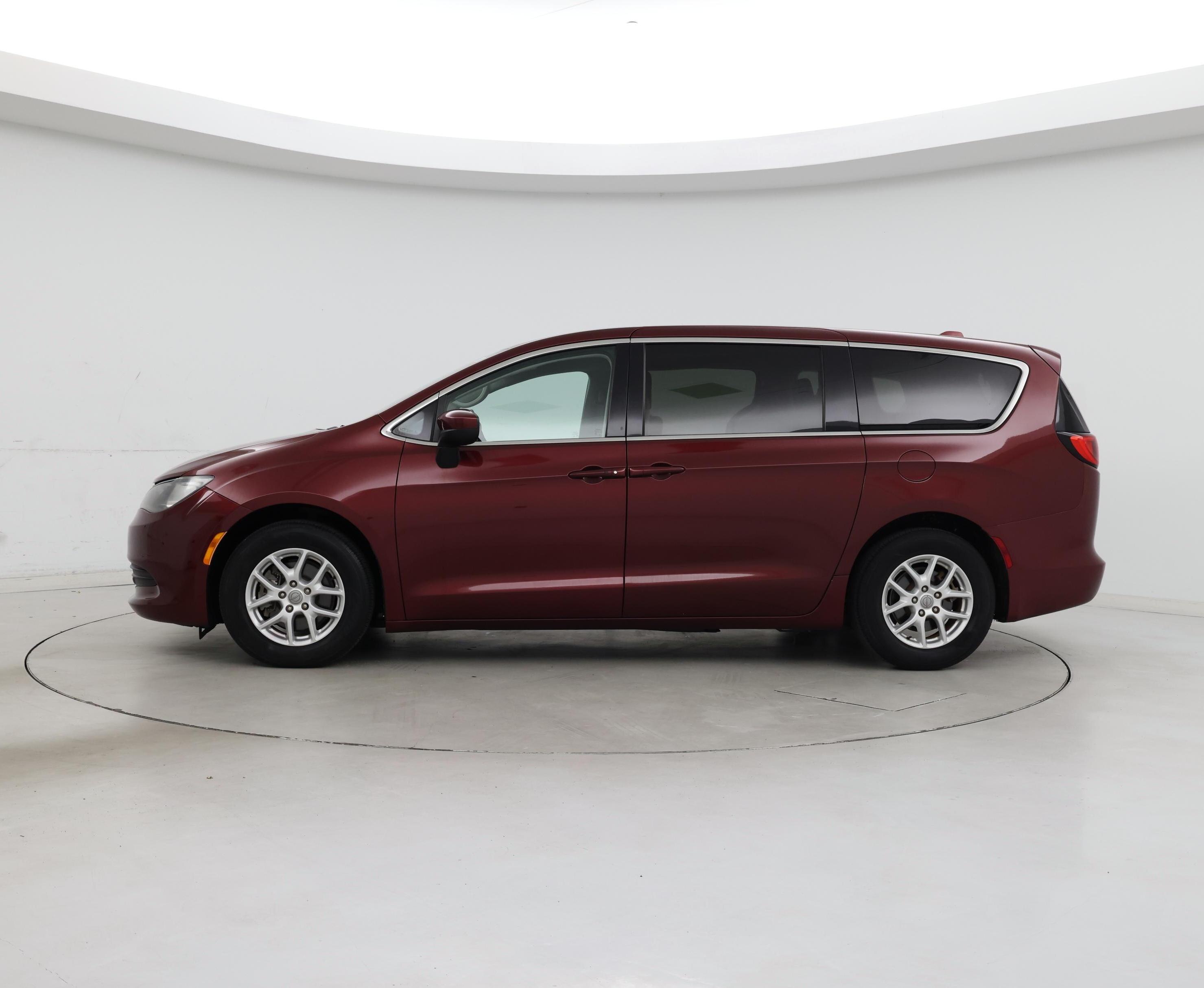 Thumbnail: 2018 Chrysler Pacifica - 3