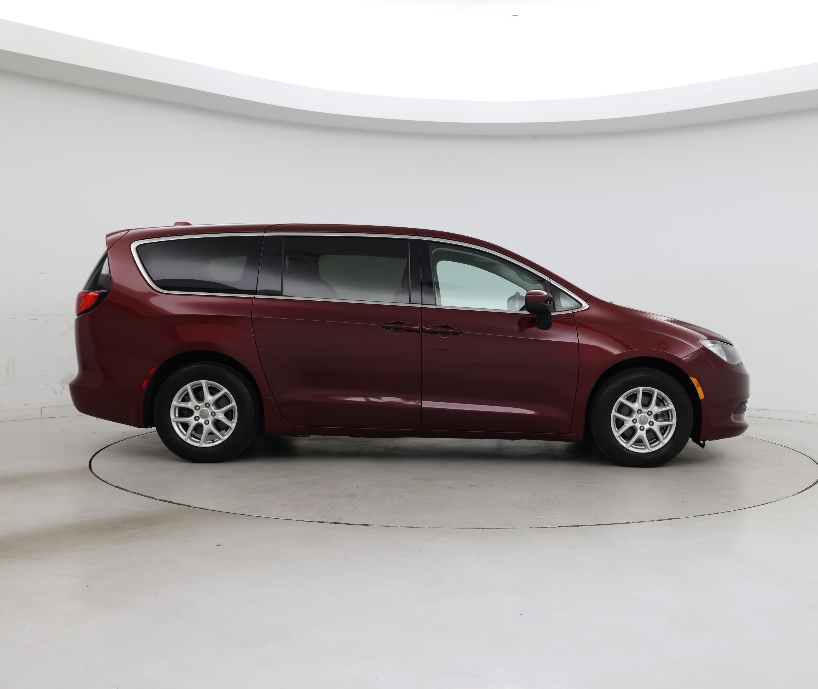 Thumbnail: 2018 Chrysler Pacifica - 7