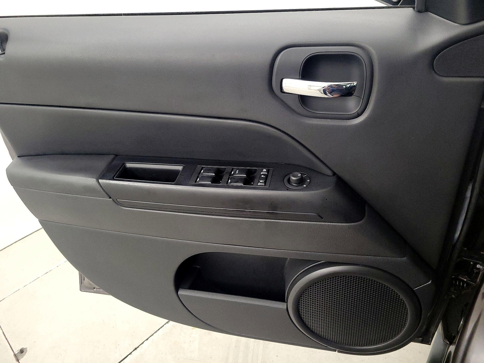 Thumbnail: 2016 Jeep Patriot - 12