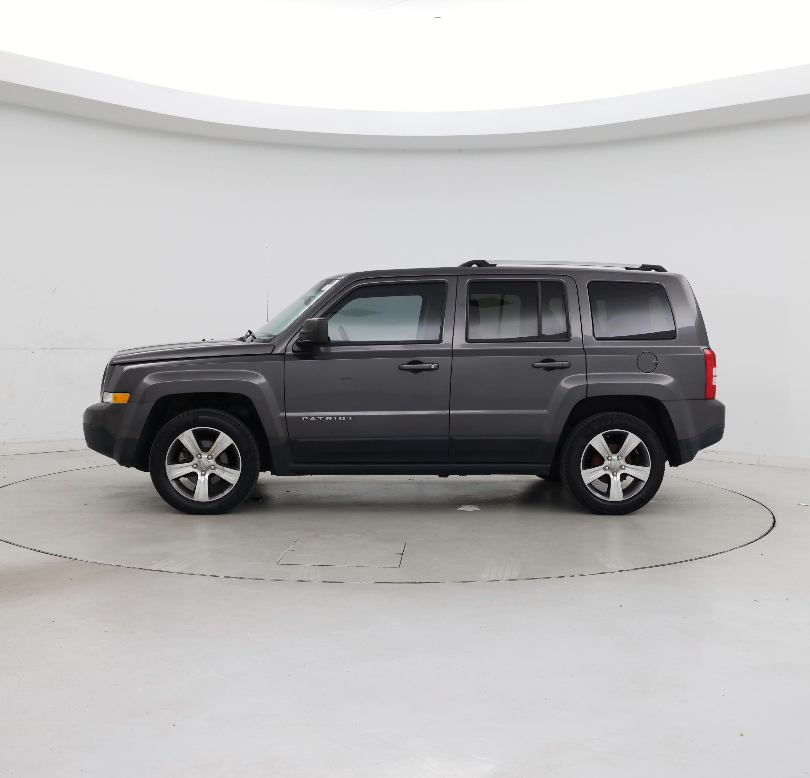 Thumbnail: 2016 Jeep Patriot - 3