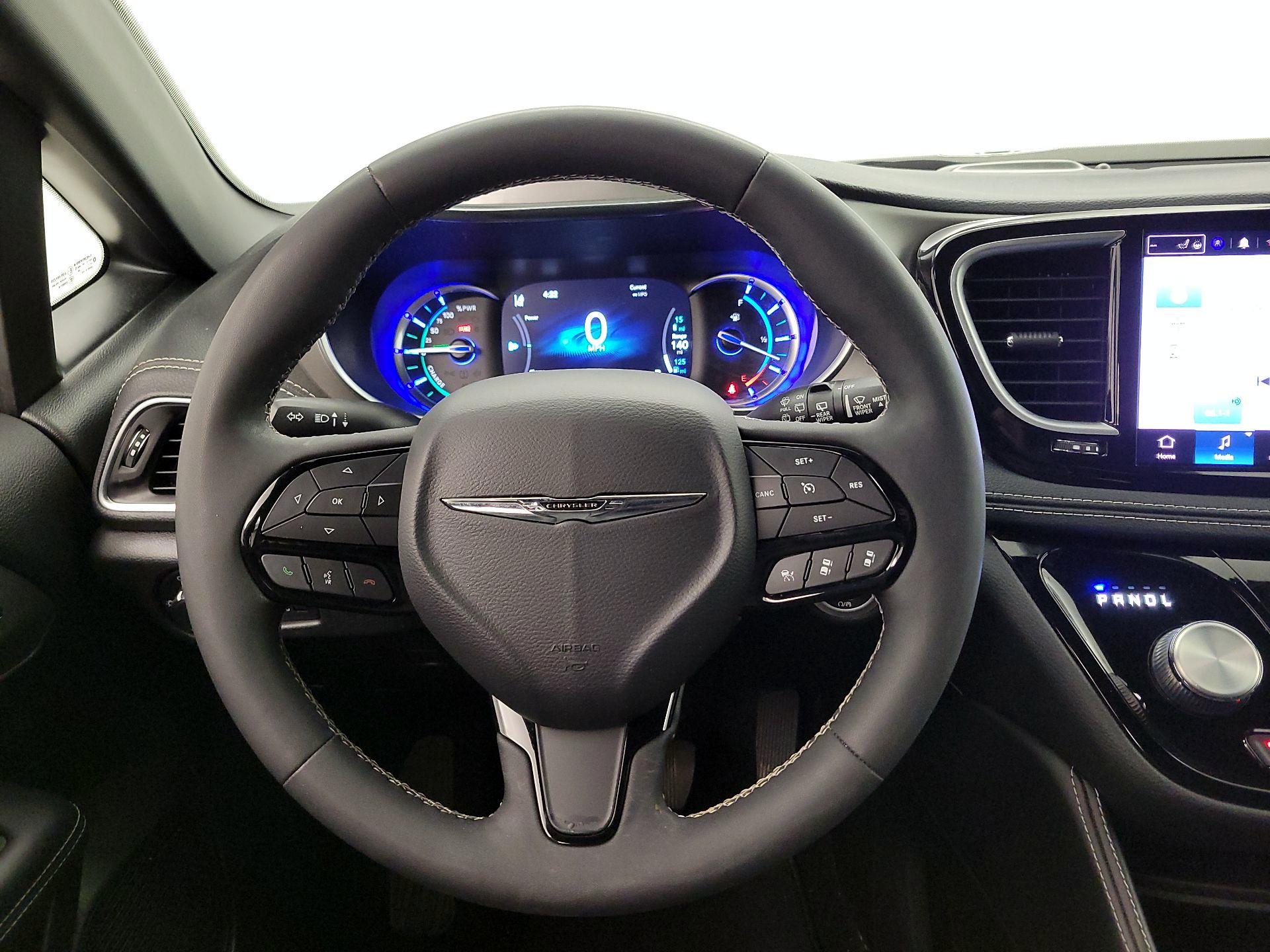 Thumbnail: 2022 Chrysler Pacifica - 10