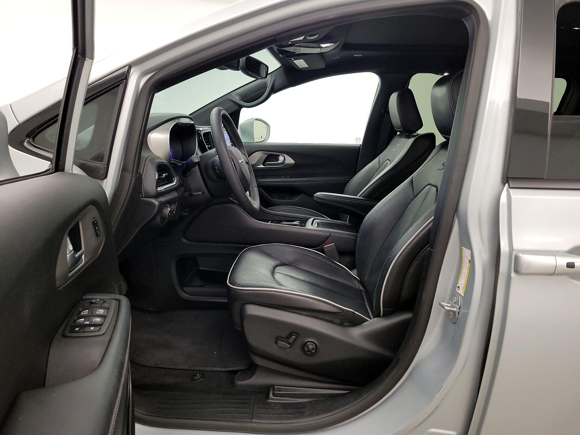 Thumbnail: 2022 Chrysler Pacifica - 11