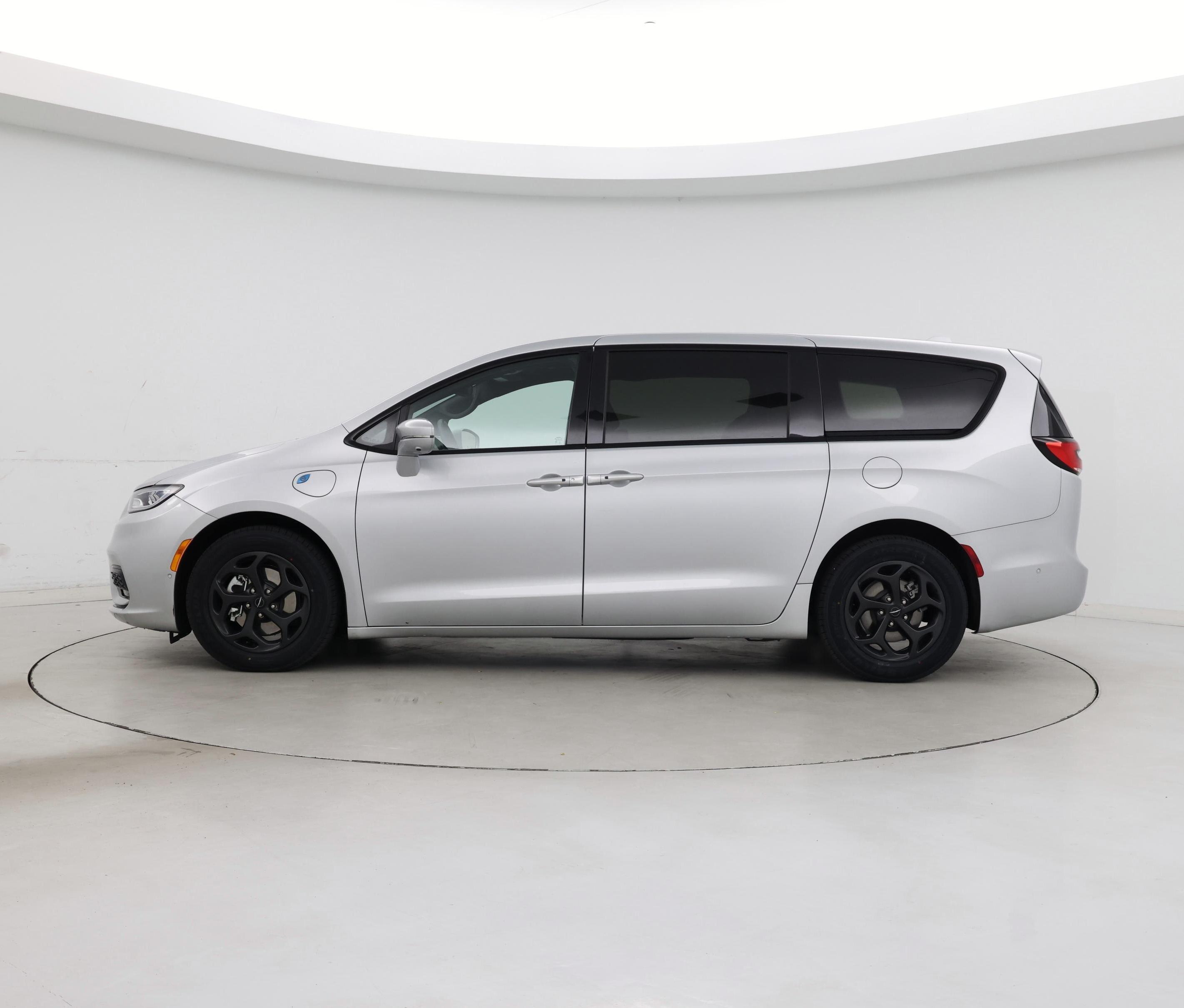 Thumbnail: 2022 Chrysler Pacifica - 3