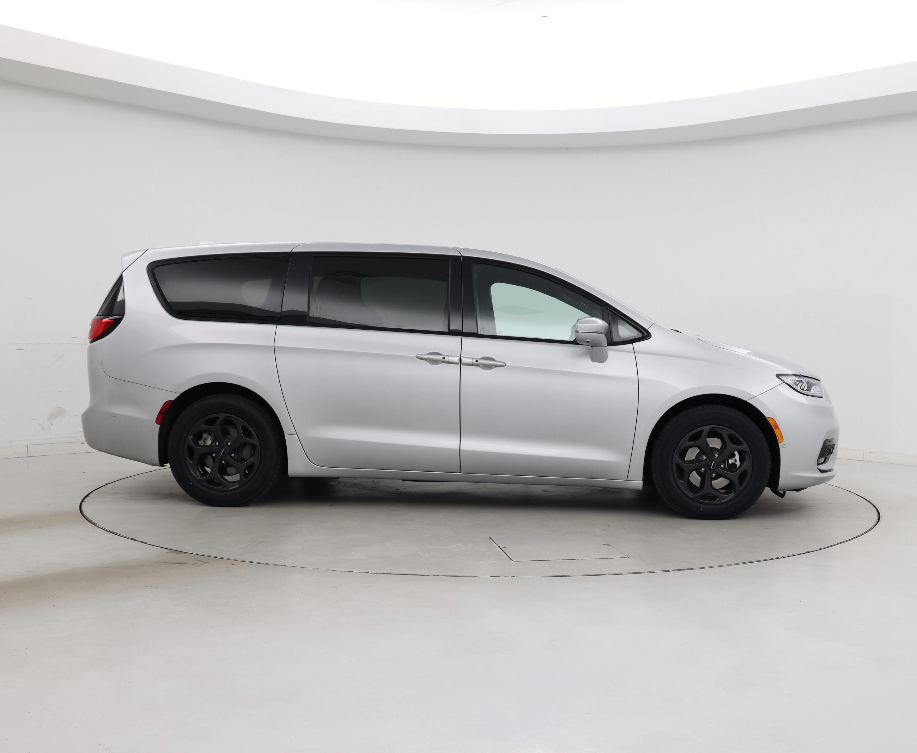 Thumbnail: 2022 Chrysler Pacifica - 7