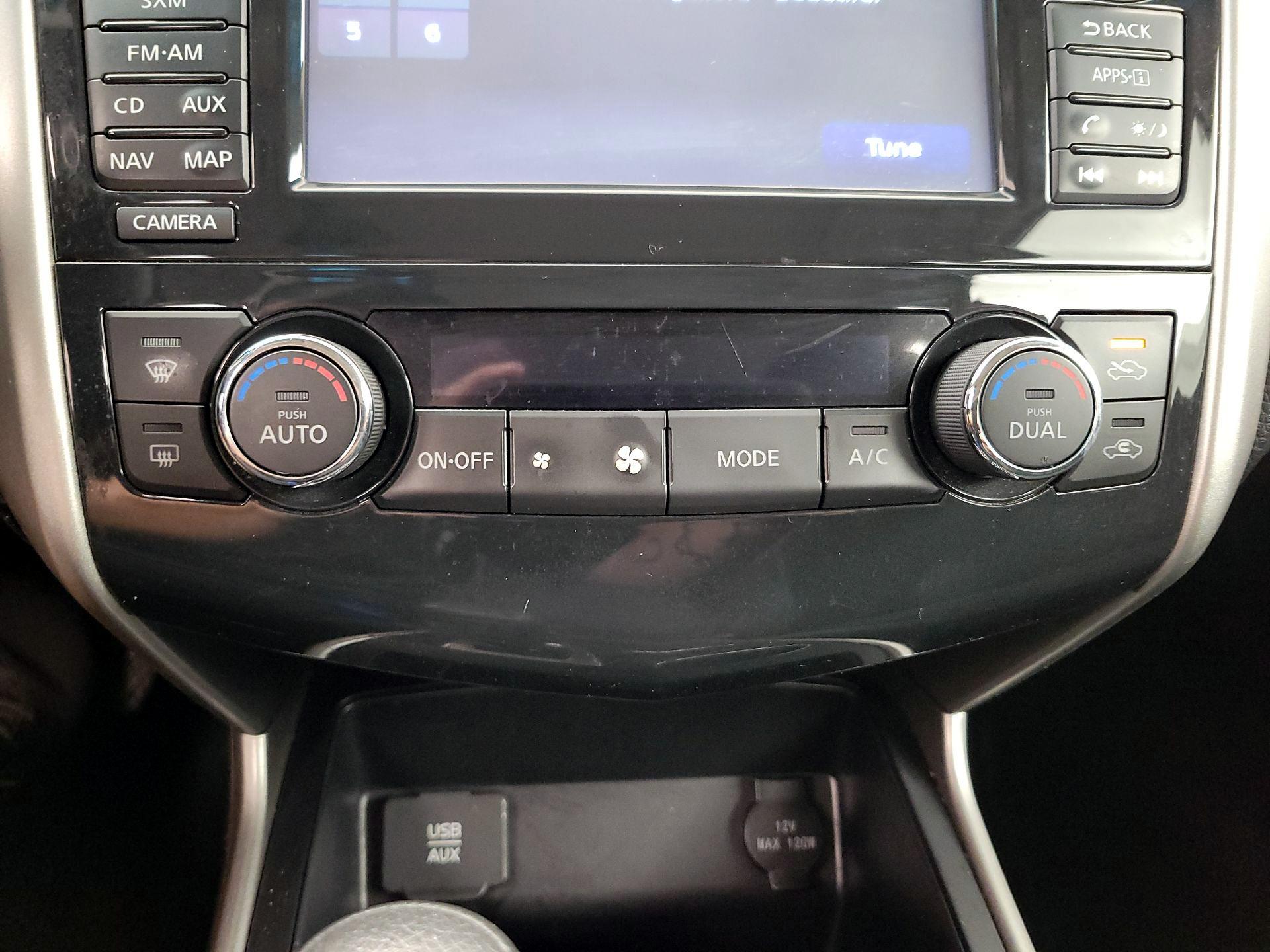 Thumbnail: 2015 Nissan Altima - 16