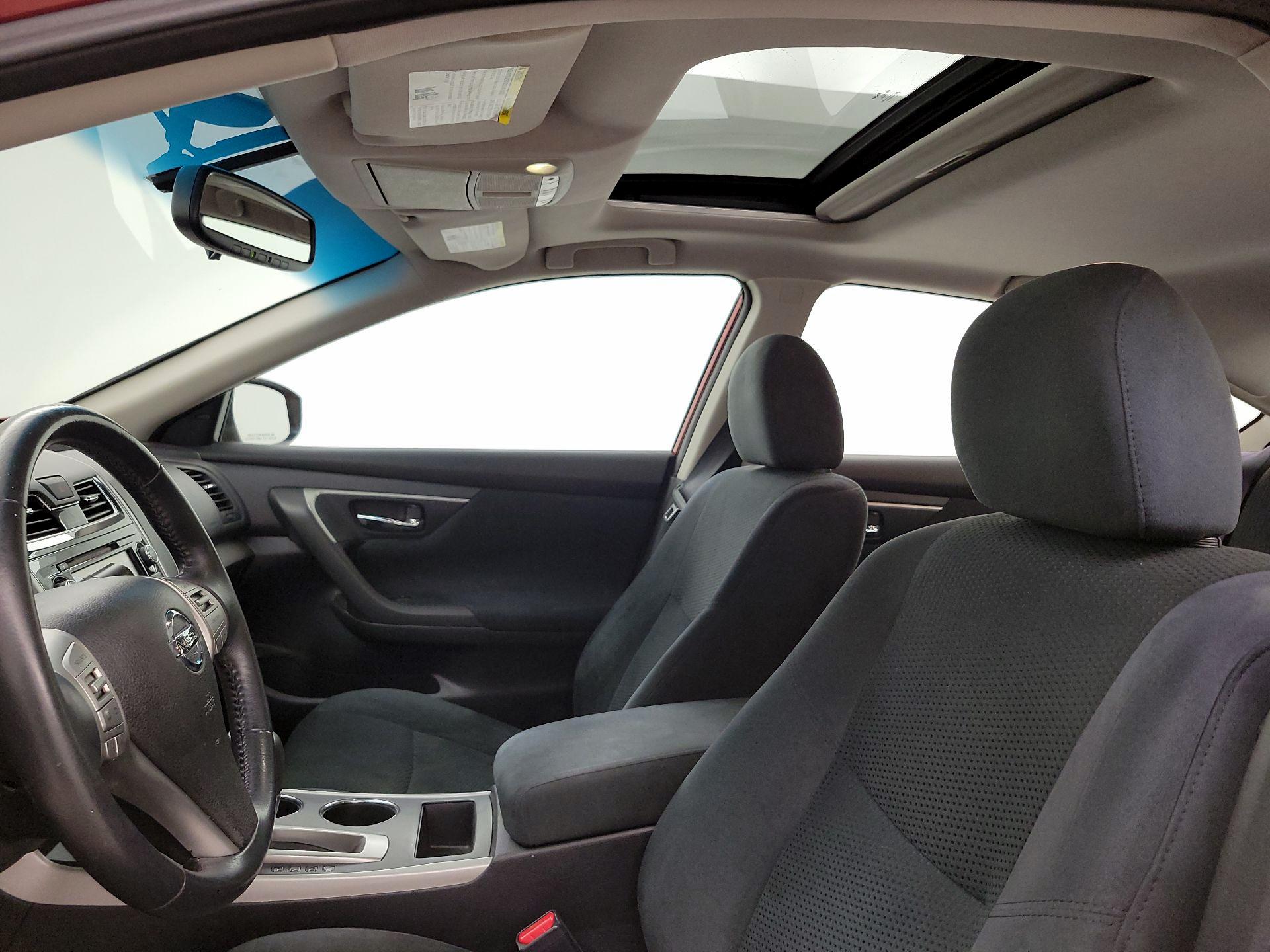Thumbnail: 2015 Nissan Altima - 19